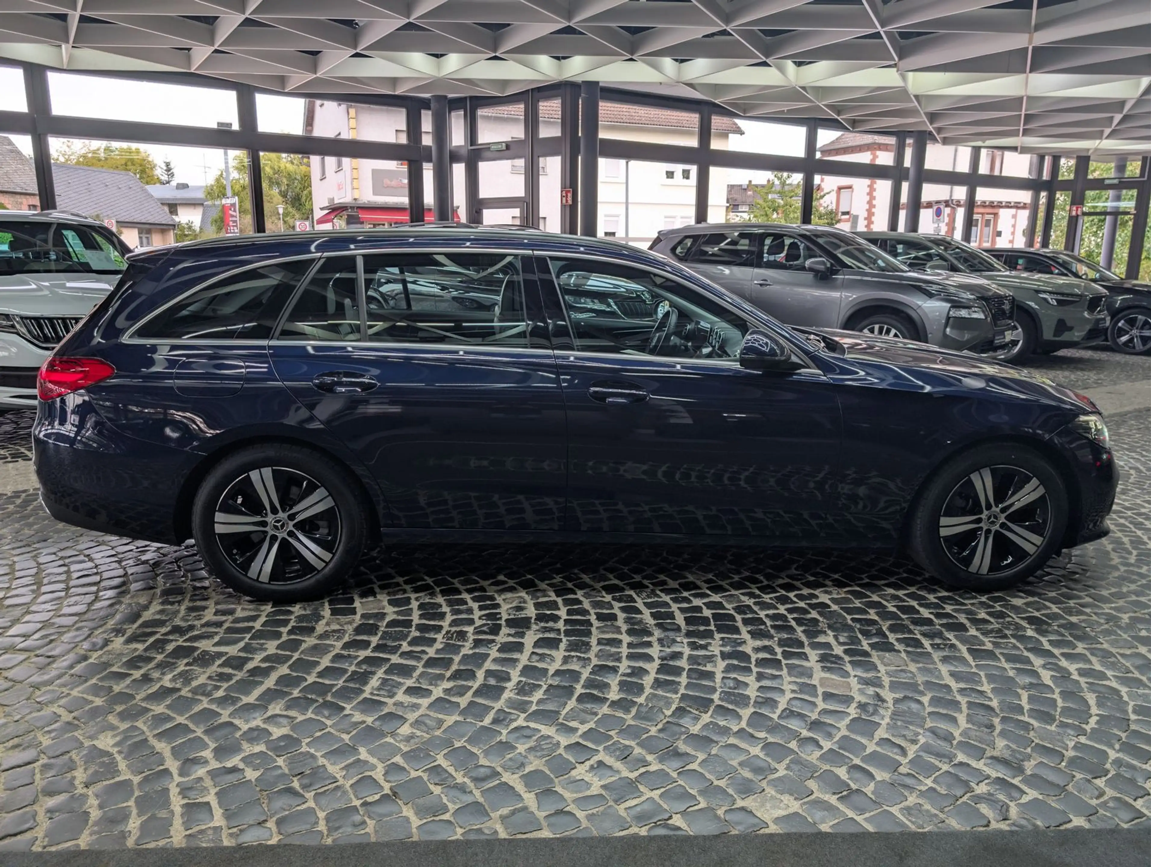 Mercedes-Benz C 220 d Avantgarde MBUX*DIS+*KAM*AHK*AMBI*LED — photo 9
