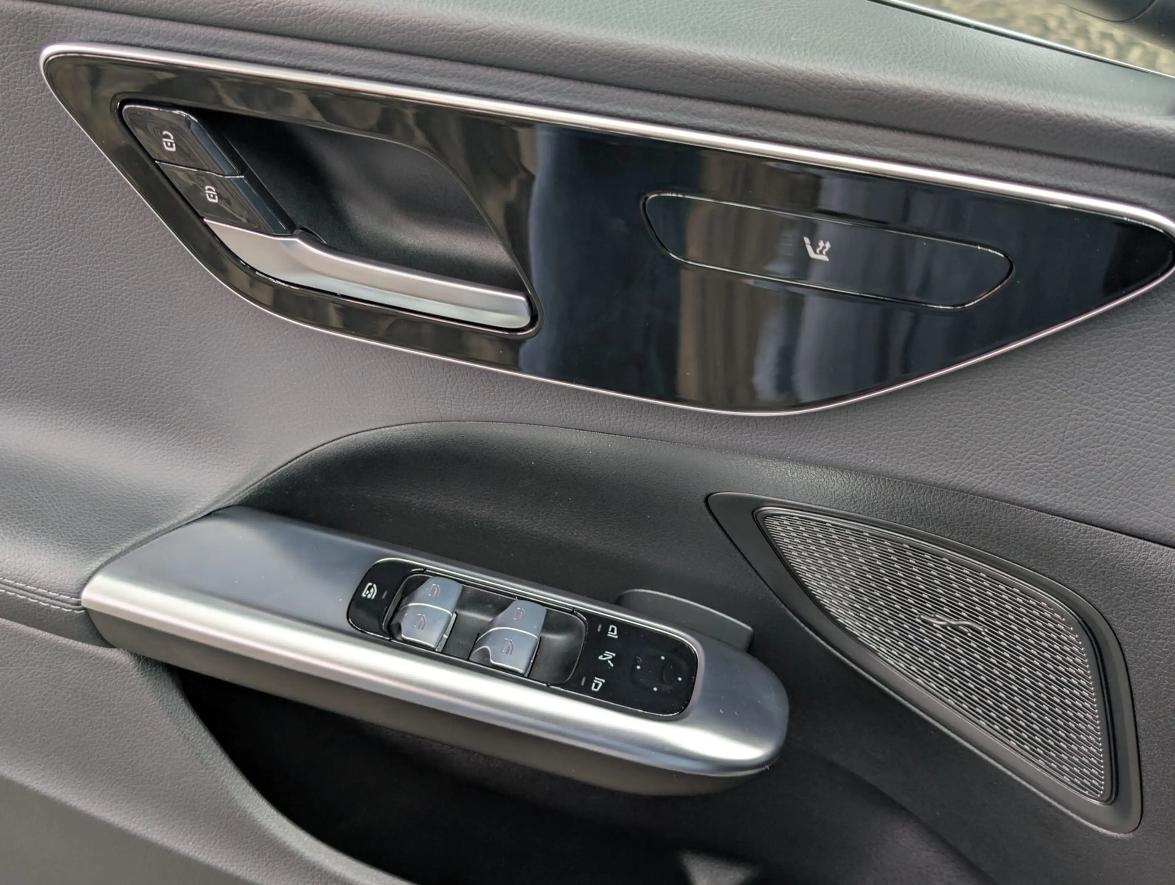 Mercedes-Benz C 220 d Avantgarde MBUX*DIS+*KAM*AHK*AMBI*LED — photo 11