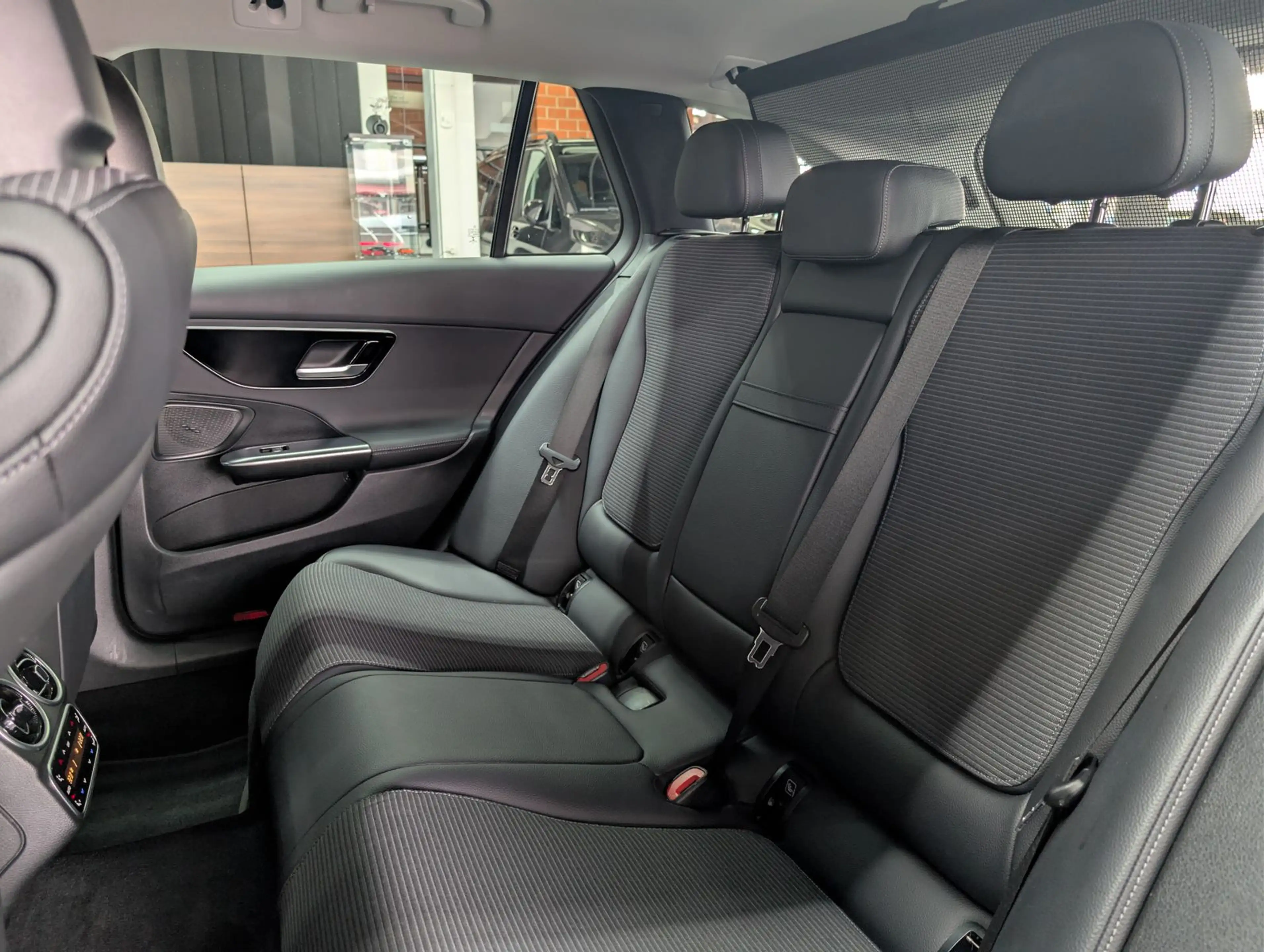 Mercedes-Benz C 220 d Avantgarde MBUX*DIS+*KAM*AHK*AMBI*LED — photo 14