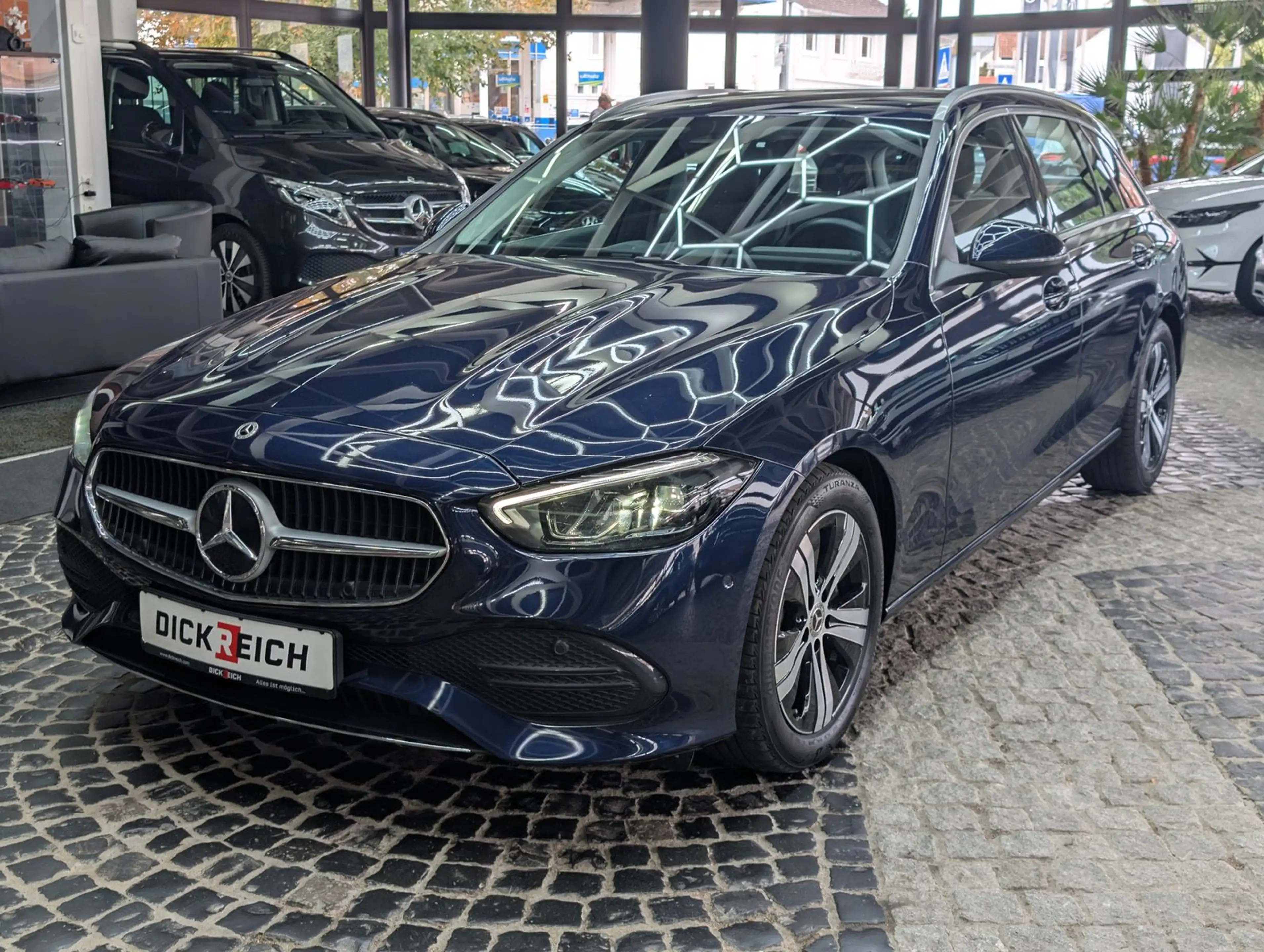 Mercedes-Benz C 220 d Avantgarde MBUX*DIS+*KAM*AHK*AMBI*LED — photo 4