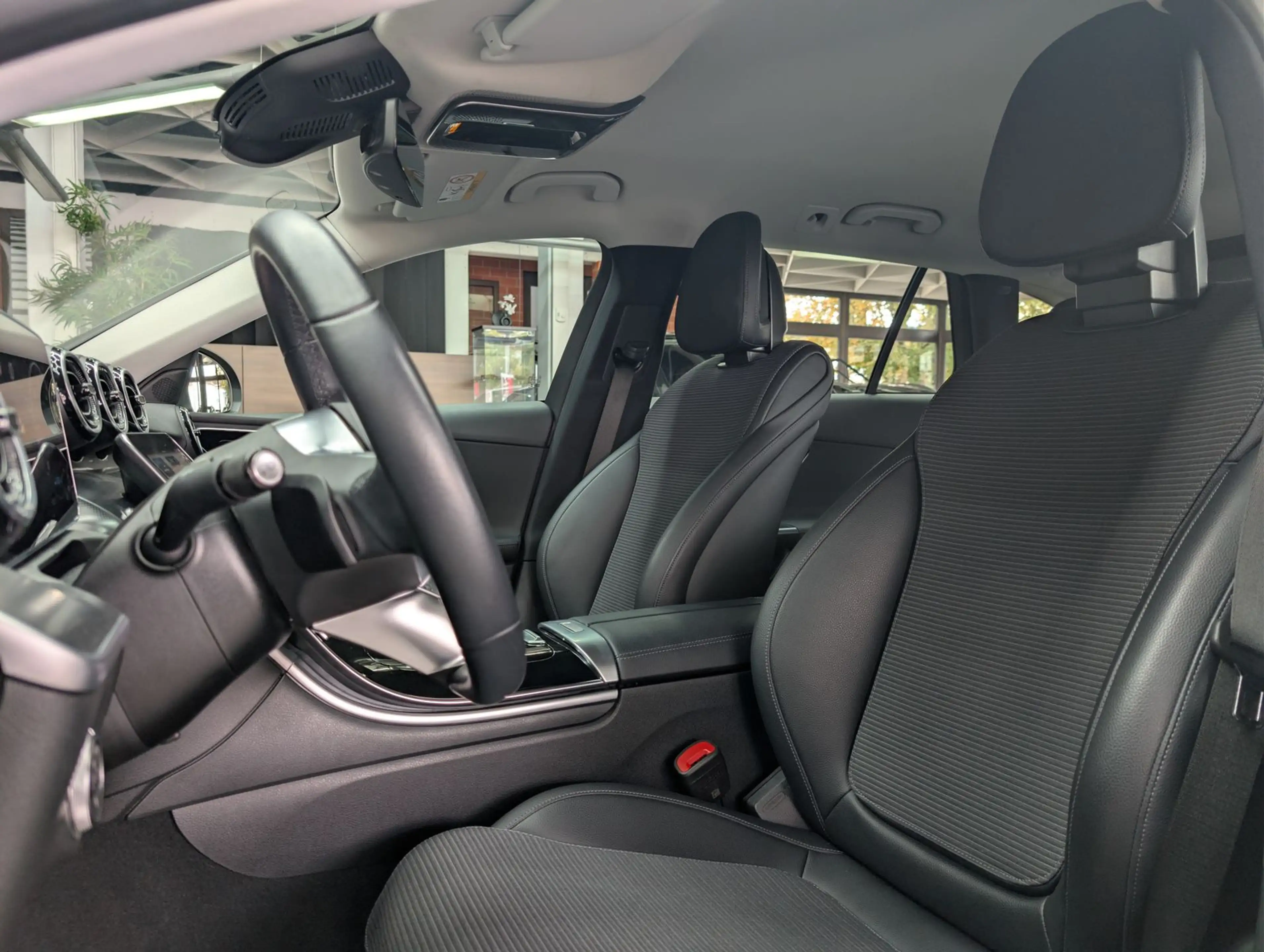 Mercedes-Benz C 220 d Avantgarde MBUX*DIS+*KAM*AHK*AMBI*LED — photo 12