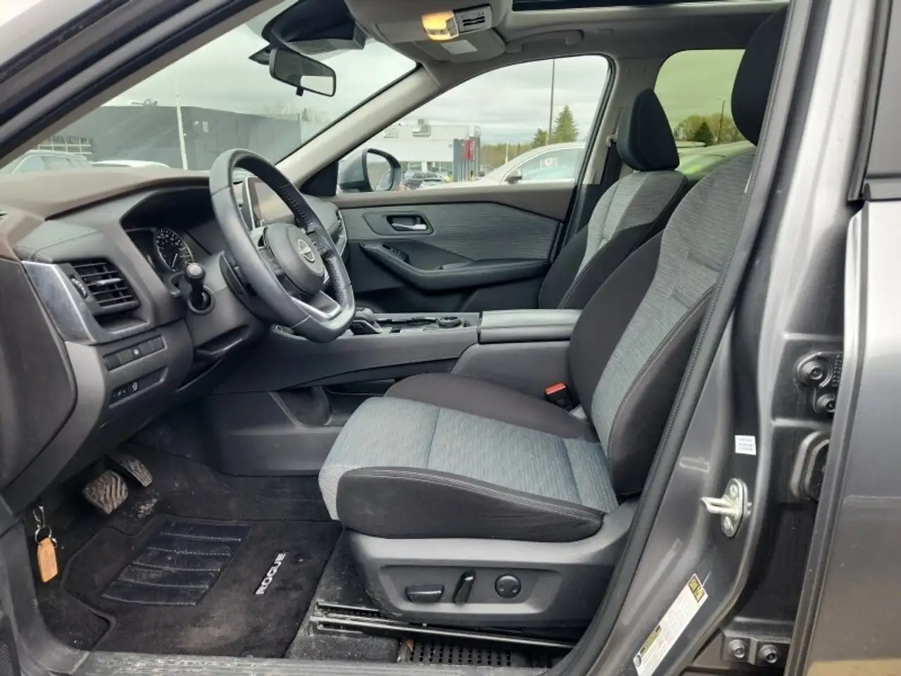 Nissan Rogue снимка Nissan Rogue