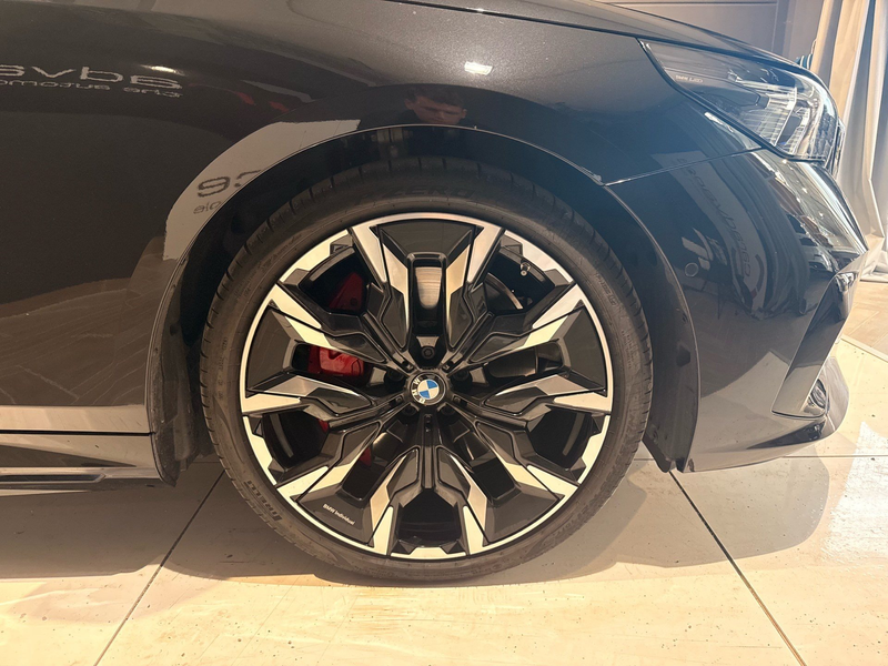 BMW 550 e xDrive M Sport Pro "21" INDIVIDUAL B&W — photo 5