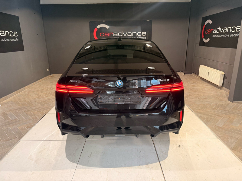 BMW 550 e xDrive M Sport Pro "21" INDIVIDUAL B&W — photo 6