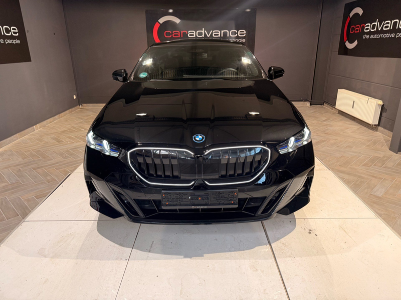 BMW 550 e xDrive M Sport Pro "21" INDIVIDUAL B&W