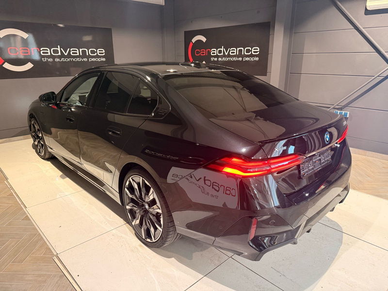 BMW 550 e xDrive M Sport Pro "21" INDIVIDUAL B&W — photo 7
