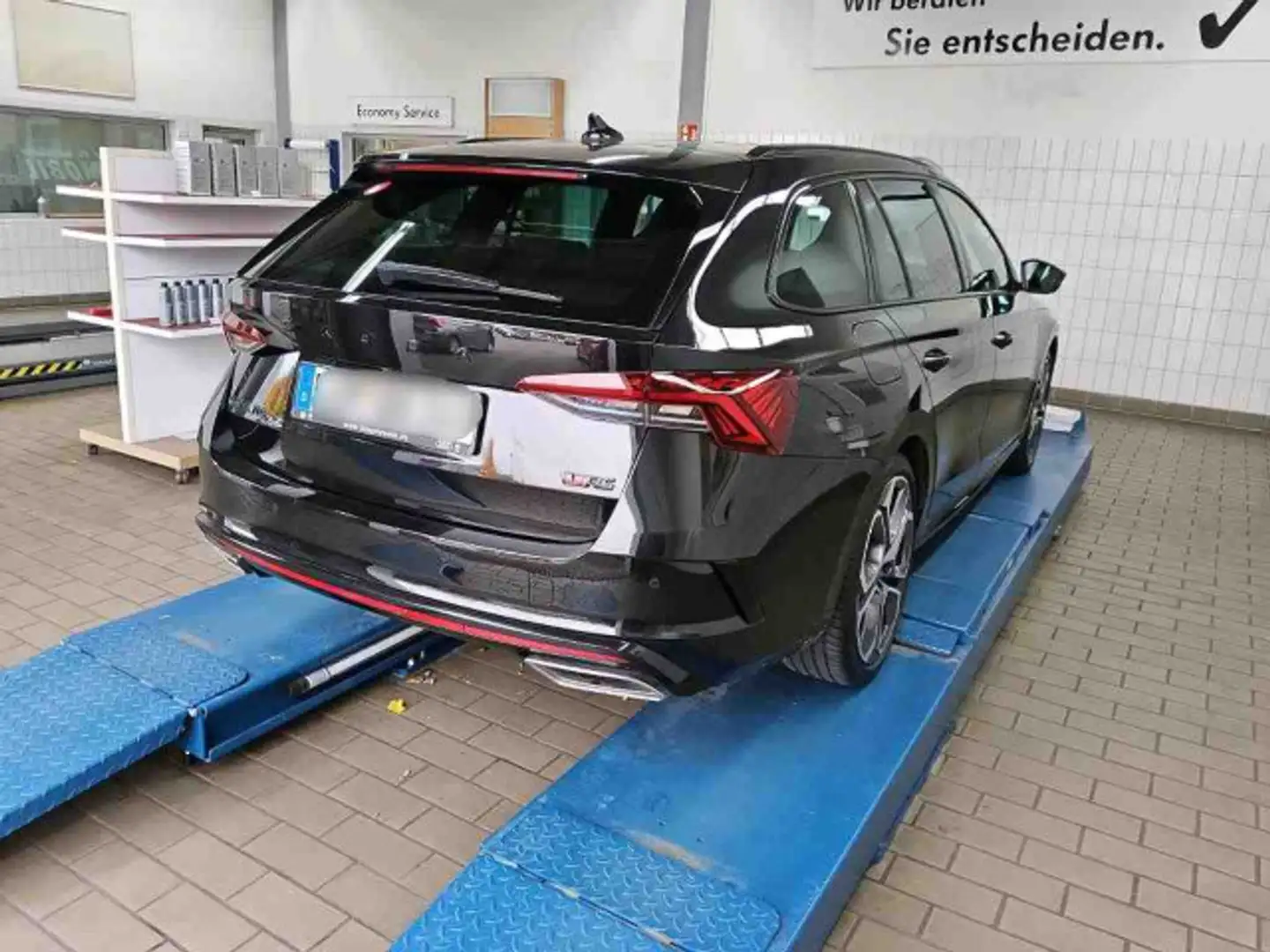 Skoda Octavia RS Combi 2.0TDI DSG LED RFK HUD PANO AHK Schwarz - 2