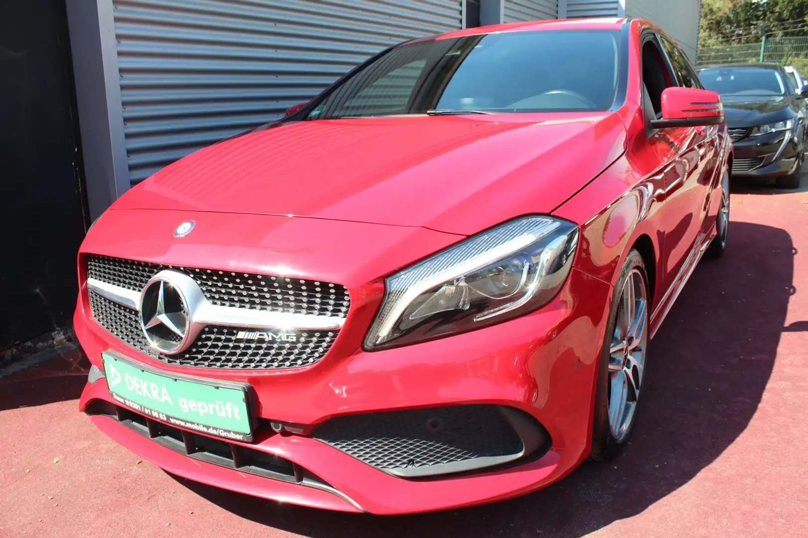 Mercedes-Benz A 200 AMG-LINE KLIMA NAVI LED PDC 18.ZOLL AMG Rouge - 1