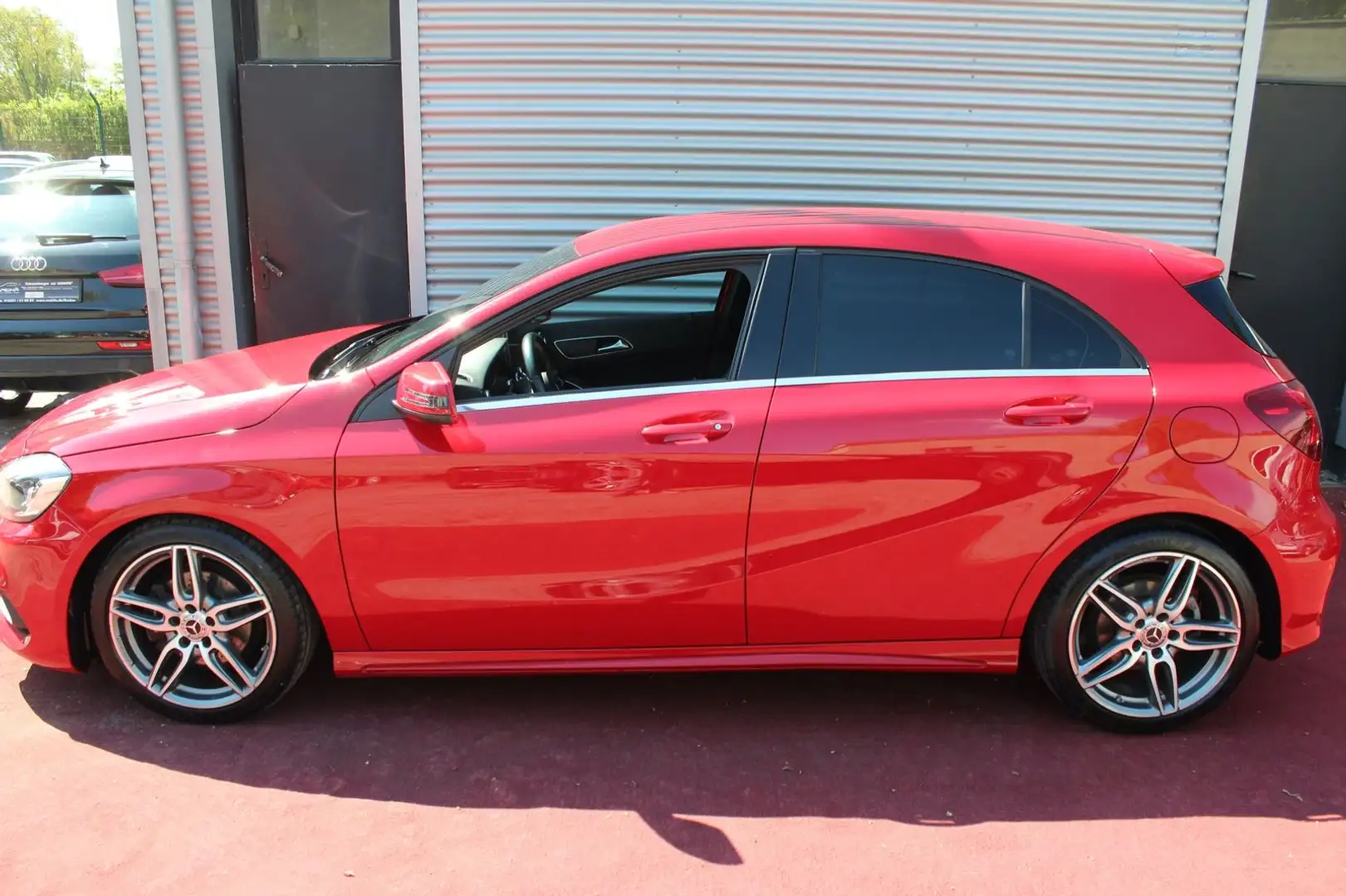 Mercedes-Benz A 200 AMG-LINE KLIMA NAVI LED PDC 18.ZOLL AMG Rouge - 2