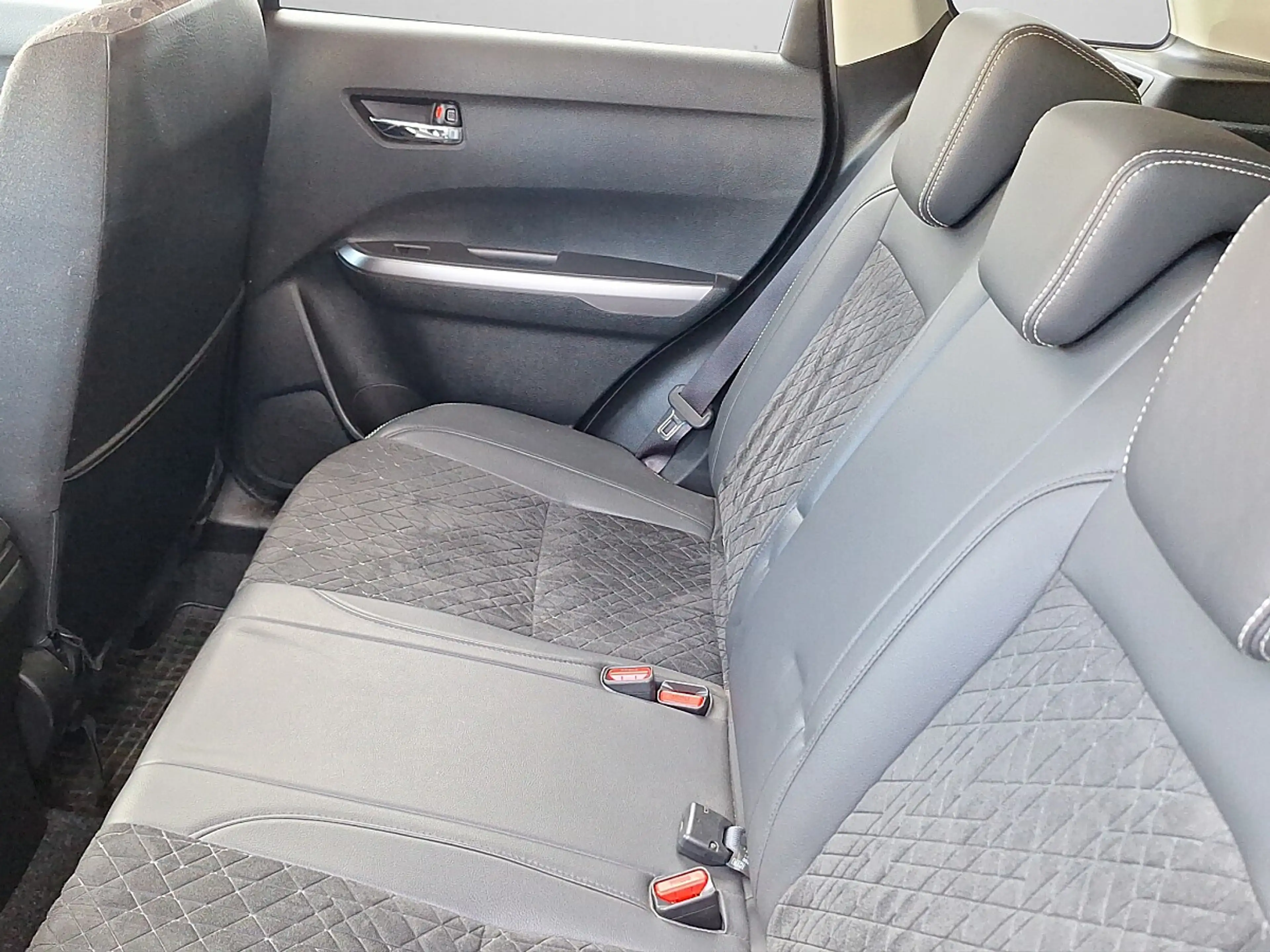 Suzuki Vitara 1,4 DITC ALLGRIP flash Aut. — photo 12