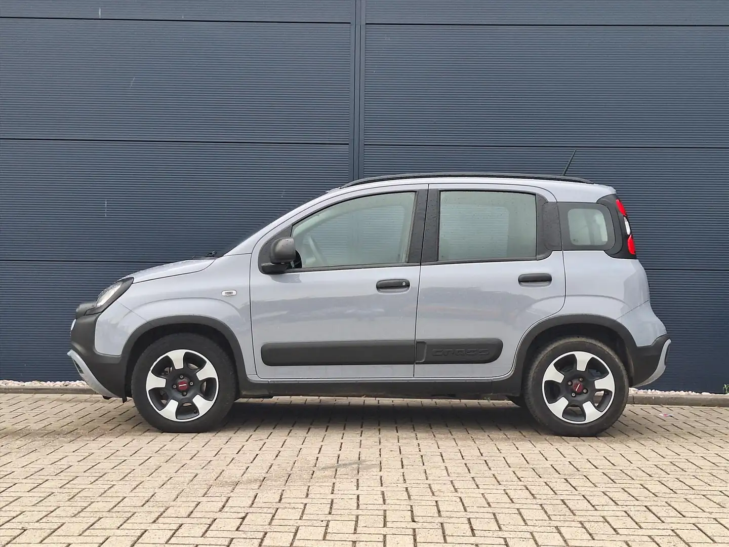 Fiat Panda 1.0 70pk Hybrid City Cross | Airco | BlueTooth | D Grijs - 2