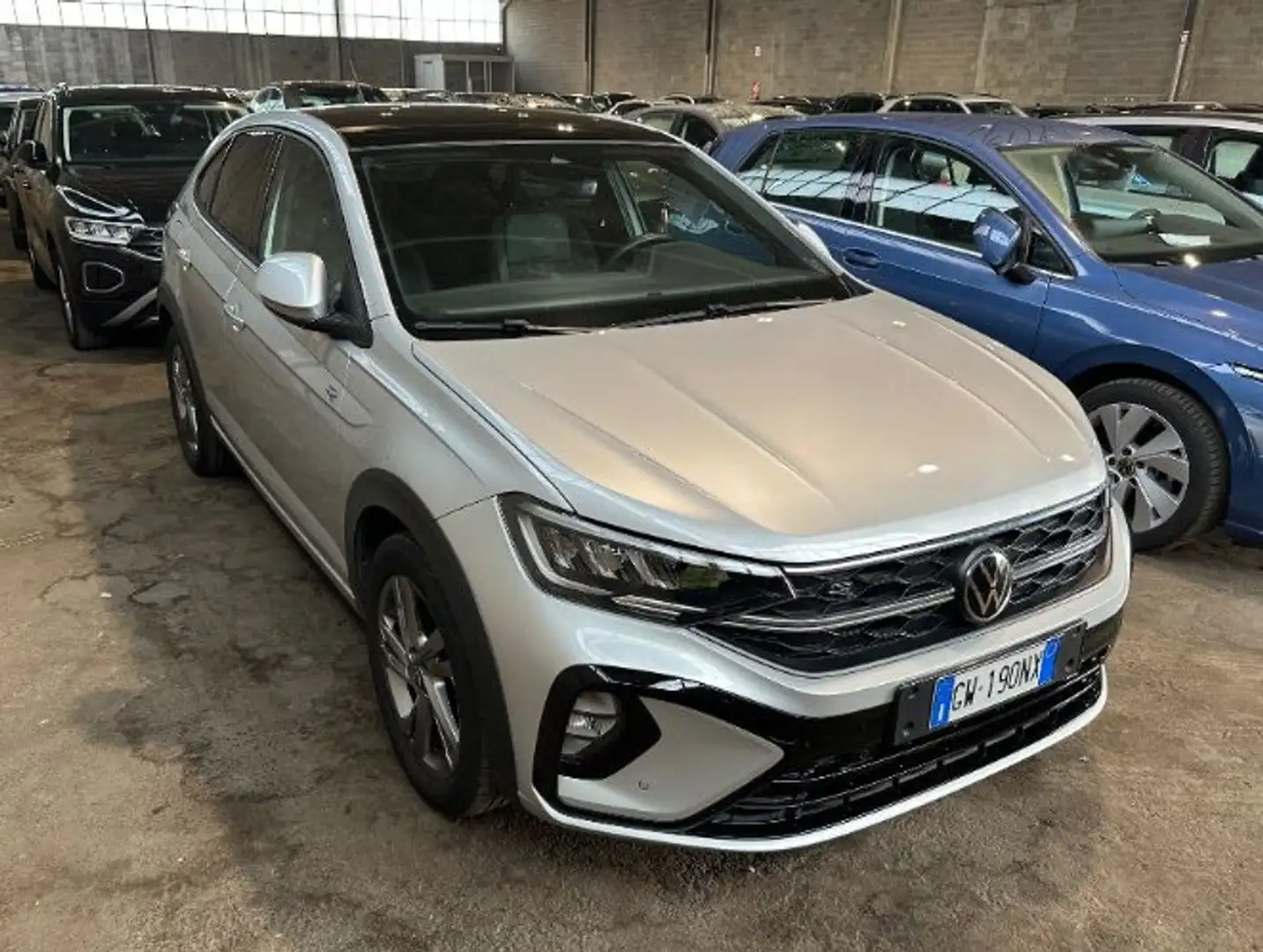 Volkswagen Taigo 1.0 tsi R-Line 110cv dsg UFFICIALE VOLKSWAGEN Gris - 2