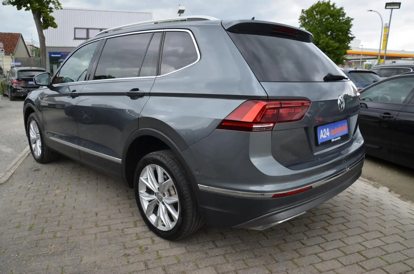 Volkswagen Tiguan Allspace 2.0 TDI Highline 4Motion LED Navi ACC Head Up behe Grau - 2