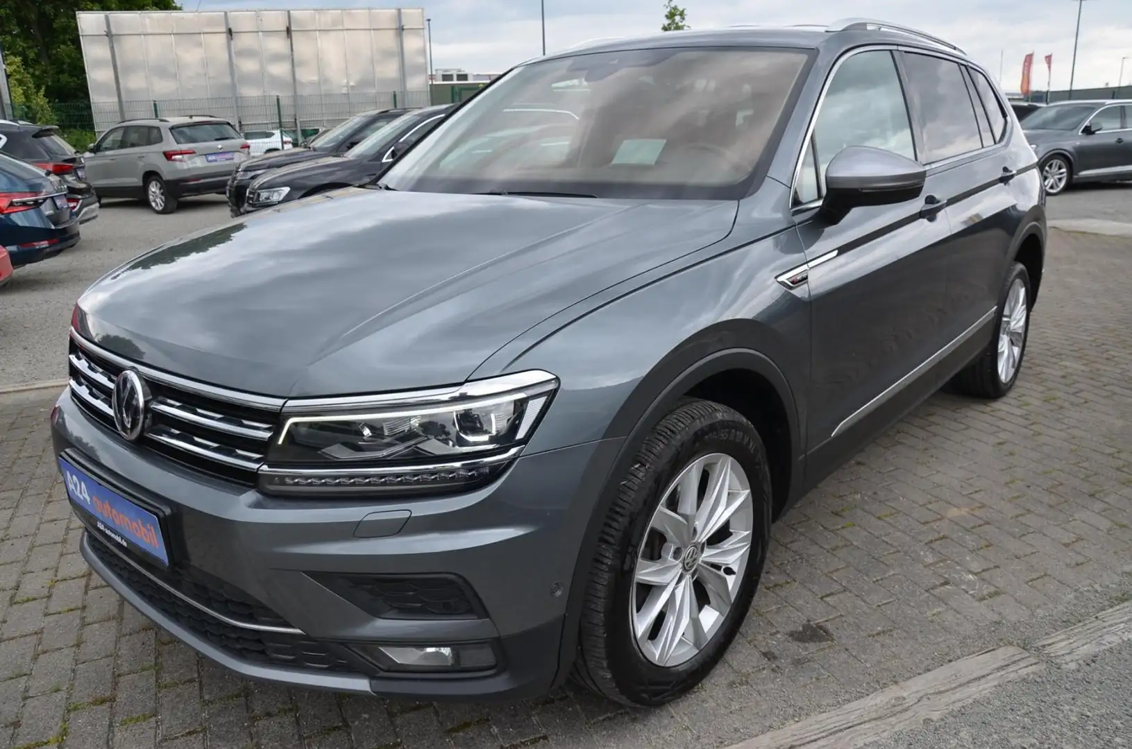 Volkswagen Tiguan Allspace 2.0 TDI Highline 4Motion LED Navi ACC Head Up behe Grau - 1