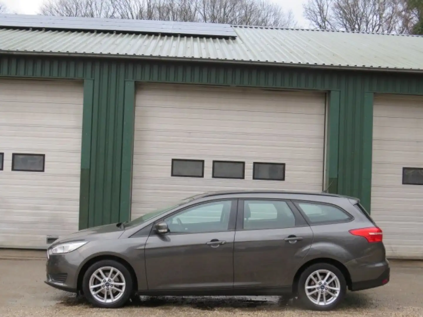 Ford Focus 1.0 TREND Grau - 1