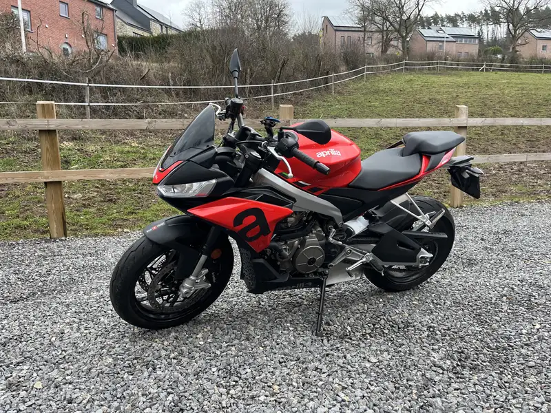 Aprilia Tuono - foto 2