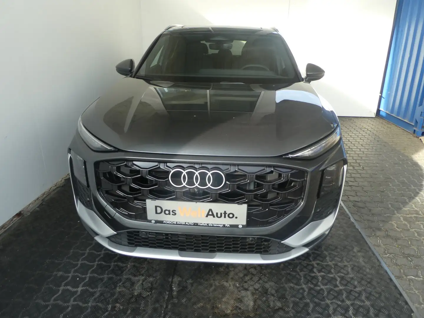 Audi Q3 TFSI 110 kW Grau - 2
