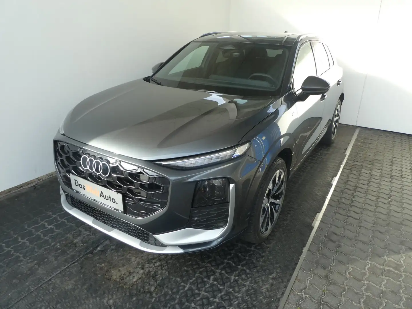 Audi Q3 TFSI 110 kW Grau - 1
