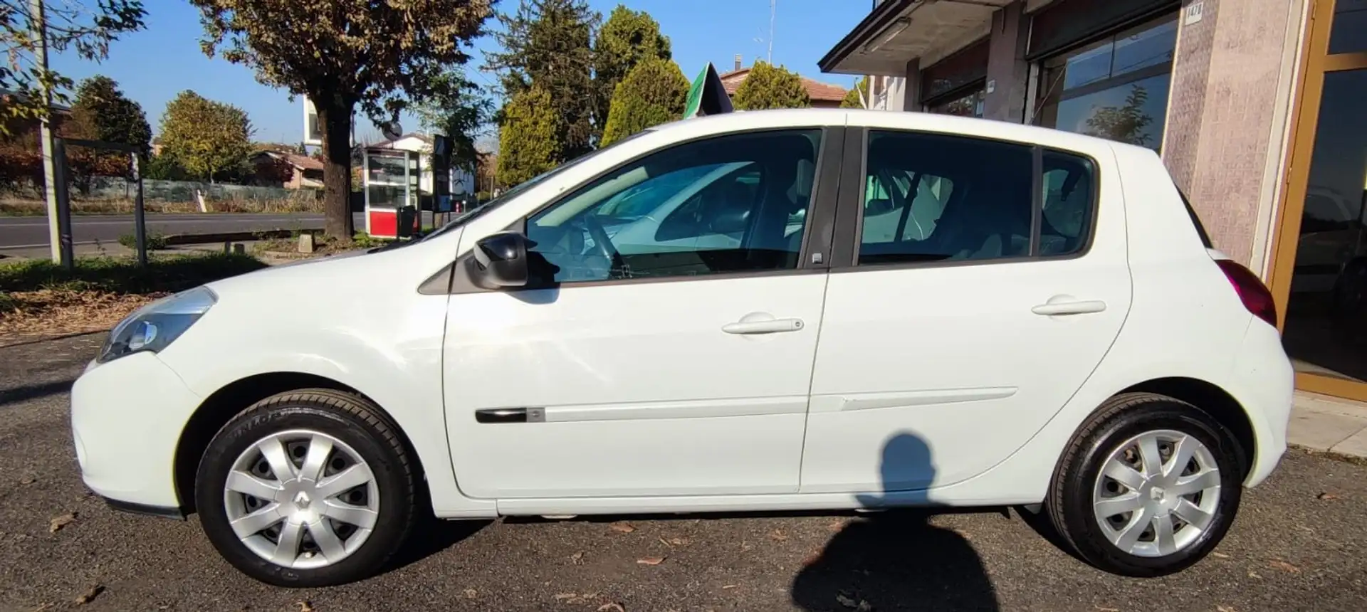 Renault Clio Clio III 2009 5p 1.2 16v Dynamique Blanc - 2