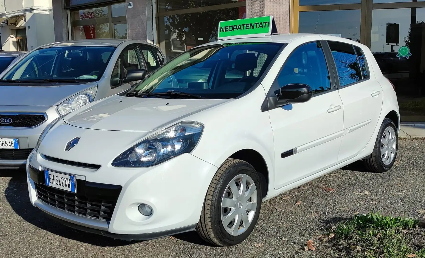 Renault Clio Clio III 2009 5p 1.2 16v Dynamique Blanc - 1