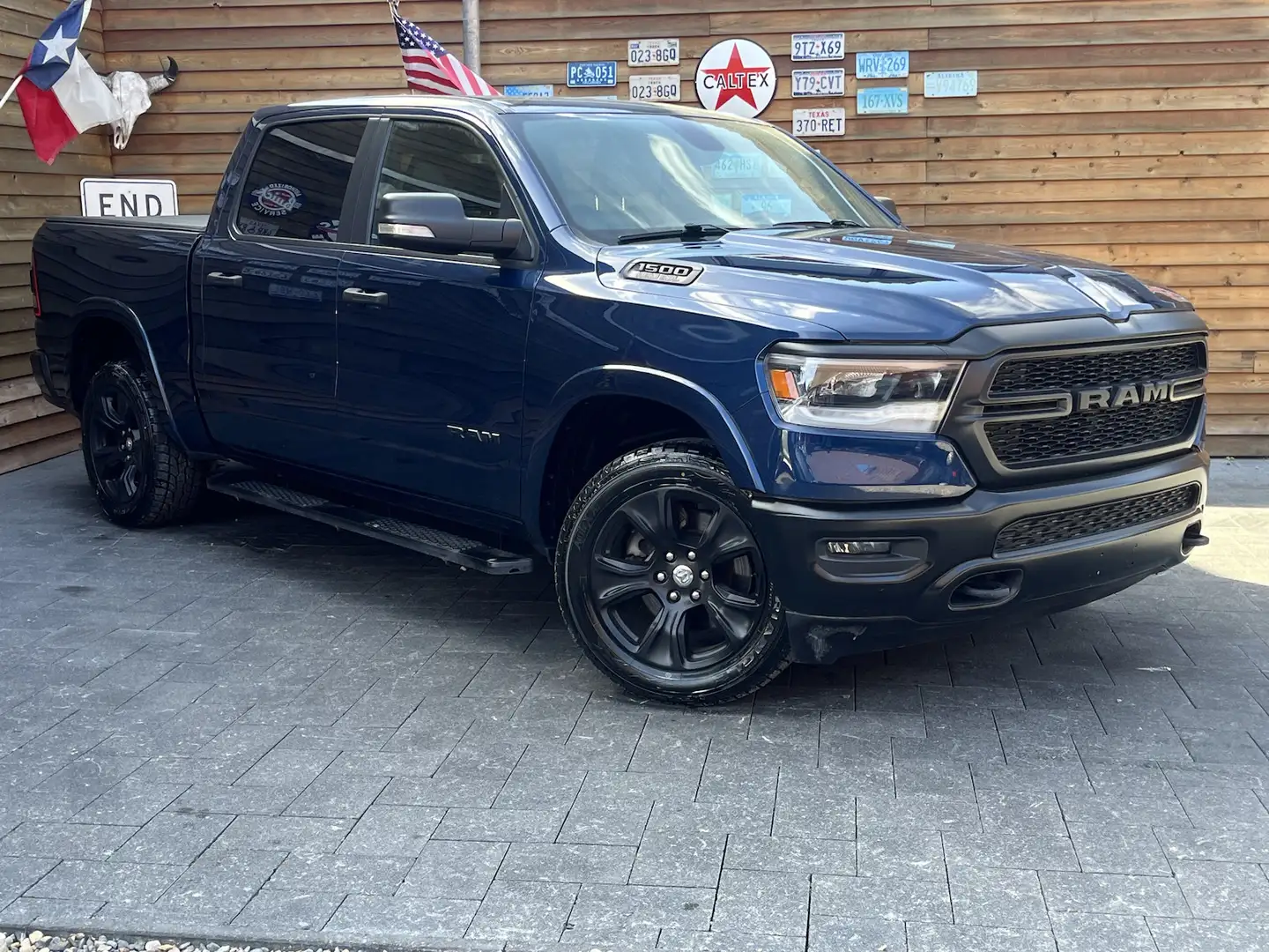 Dodge RAM 1500 BIGHORN 5,7 4x4 AHK LPG Navi Blau - 2