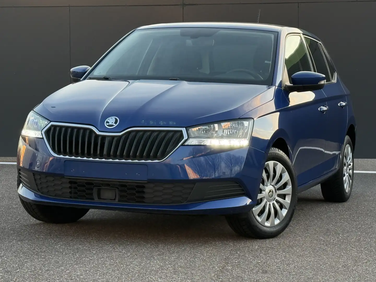 Skoda Fabia AMBITION Klimaaut. Navi LED 1.Hand Euro-6 54.000KM Blau - 1