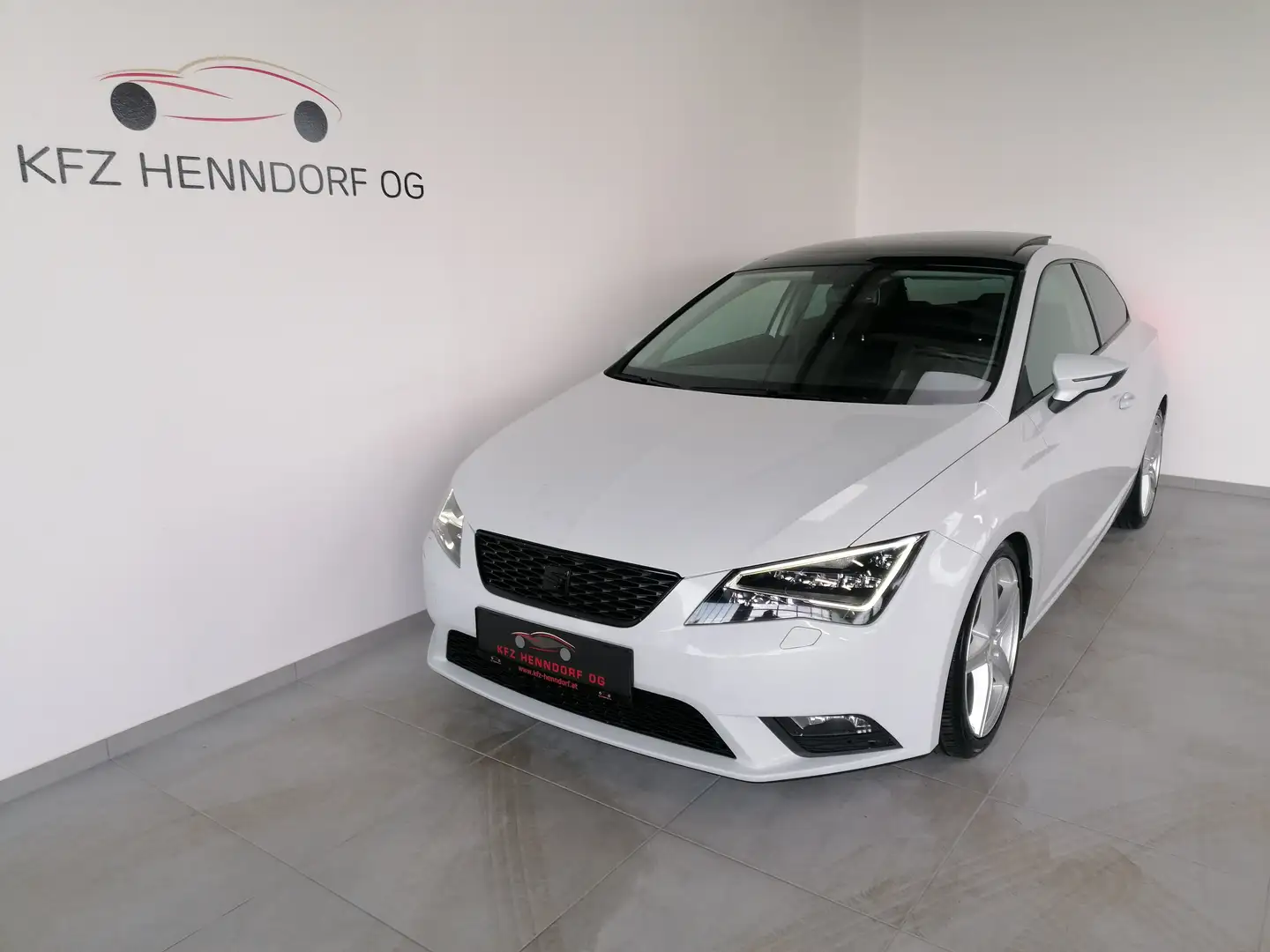 SEAT Leon SC Style 1,6 TDI CR DSG ab € 210 / Monat Weiß - 1