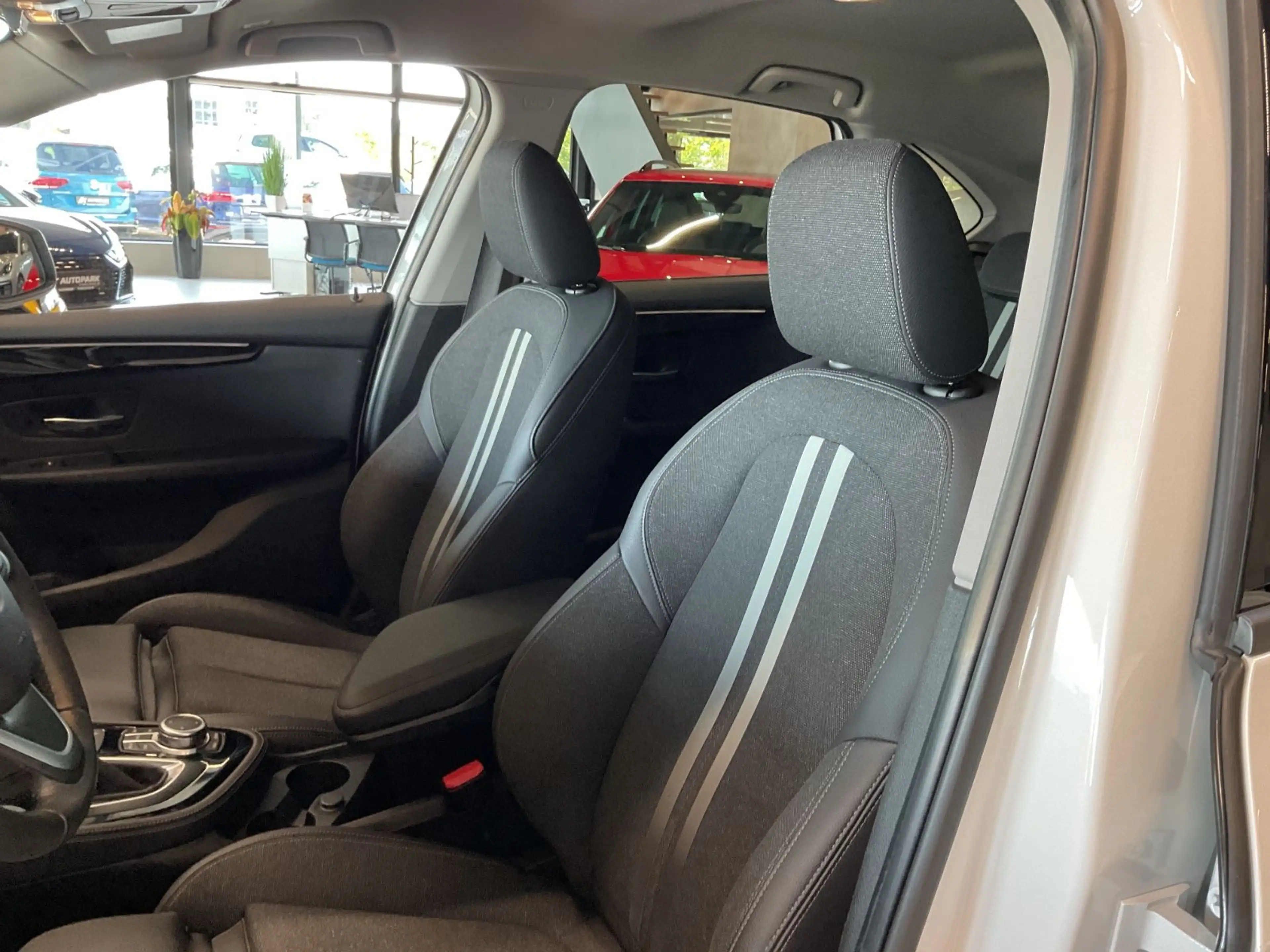 BMW 225 xe Sport Line Alu LED Navi PDC Sitzheizung — photo 11