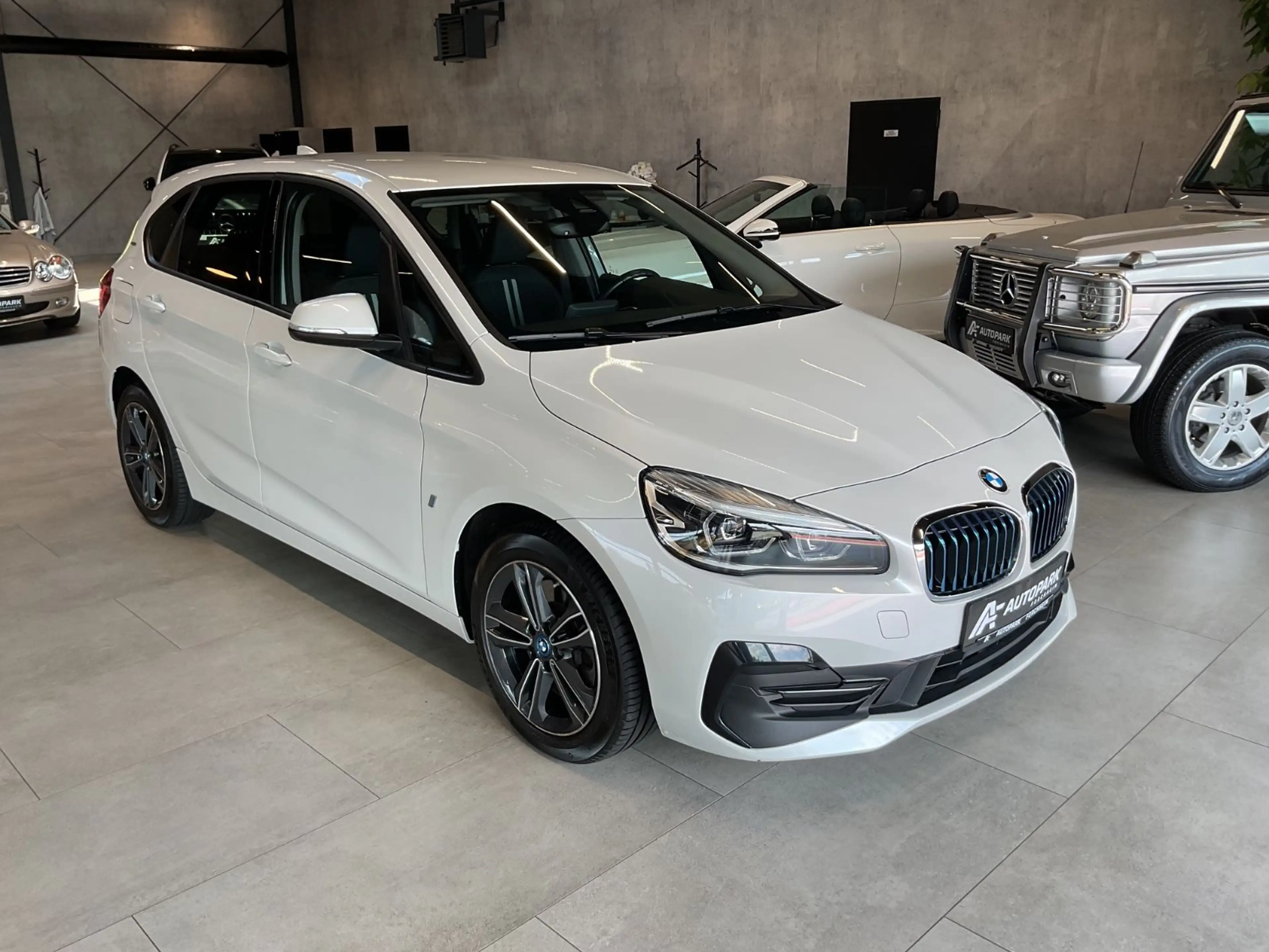 BMW 225 xe Sport Line Alu LED Navi PDC Sitzheizung — photo 3