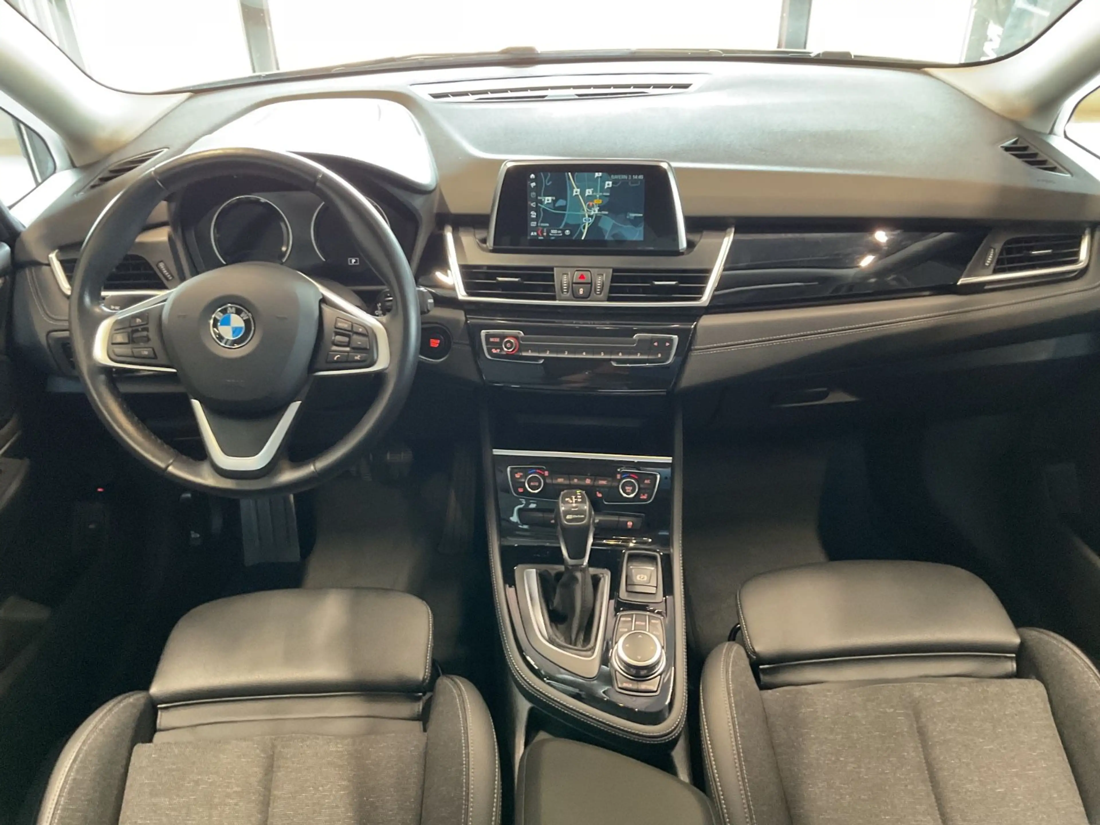 BMW 225 xe Sport Line Alu LED Navi PDC Sitzheizung — photo 13