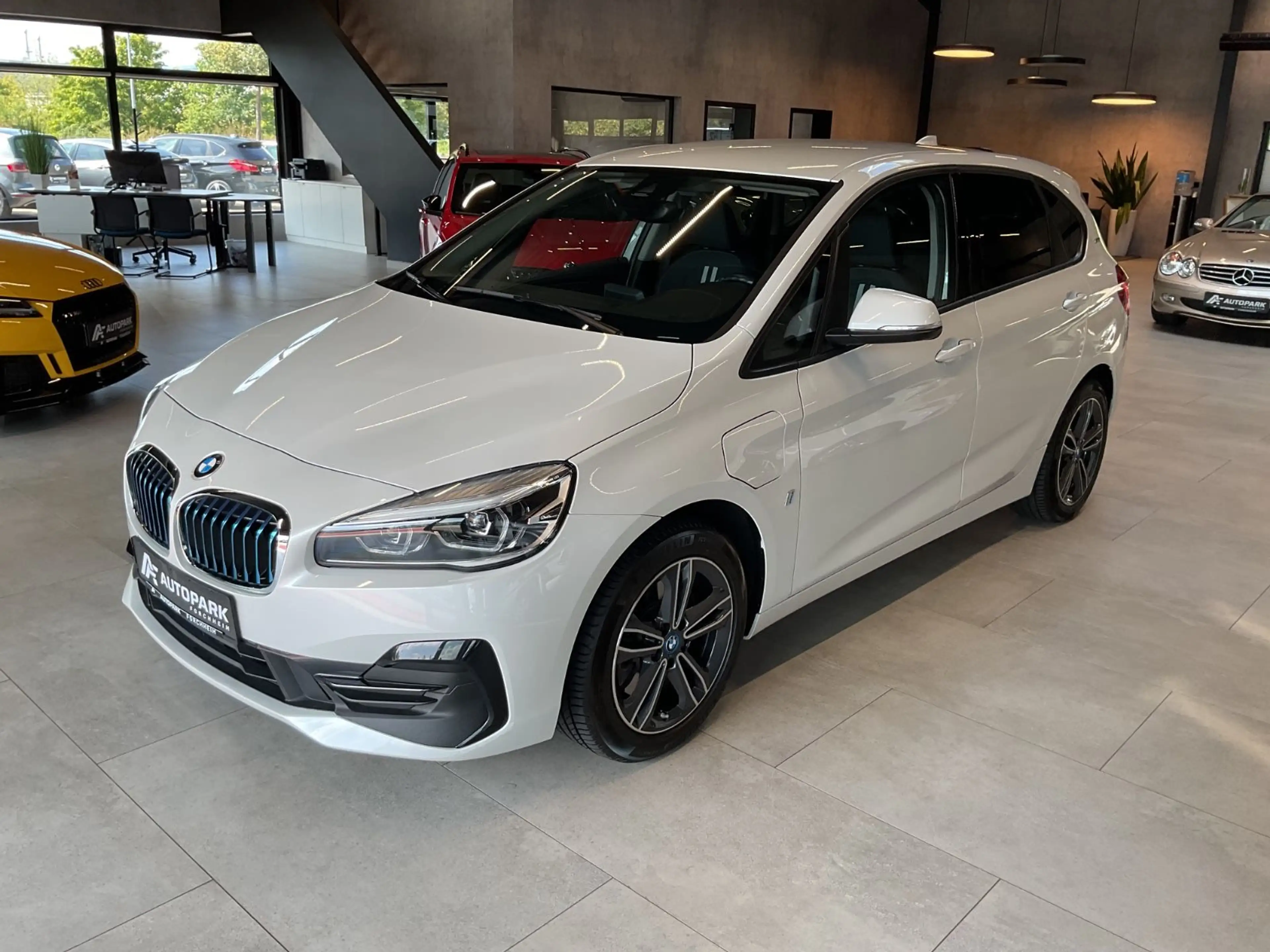 BMW 225 xe Sport Line Alu LED Navi PDC Sitzheizung