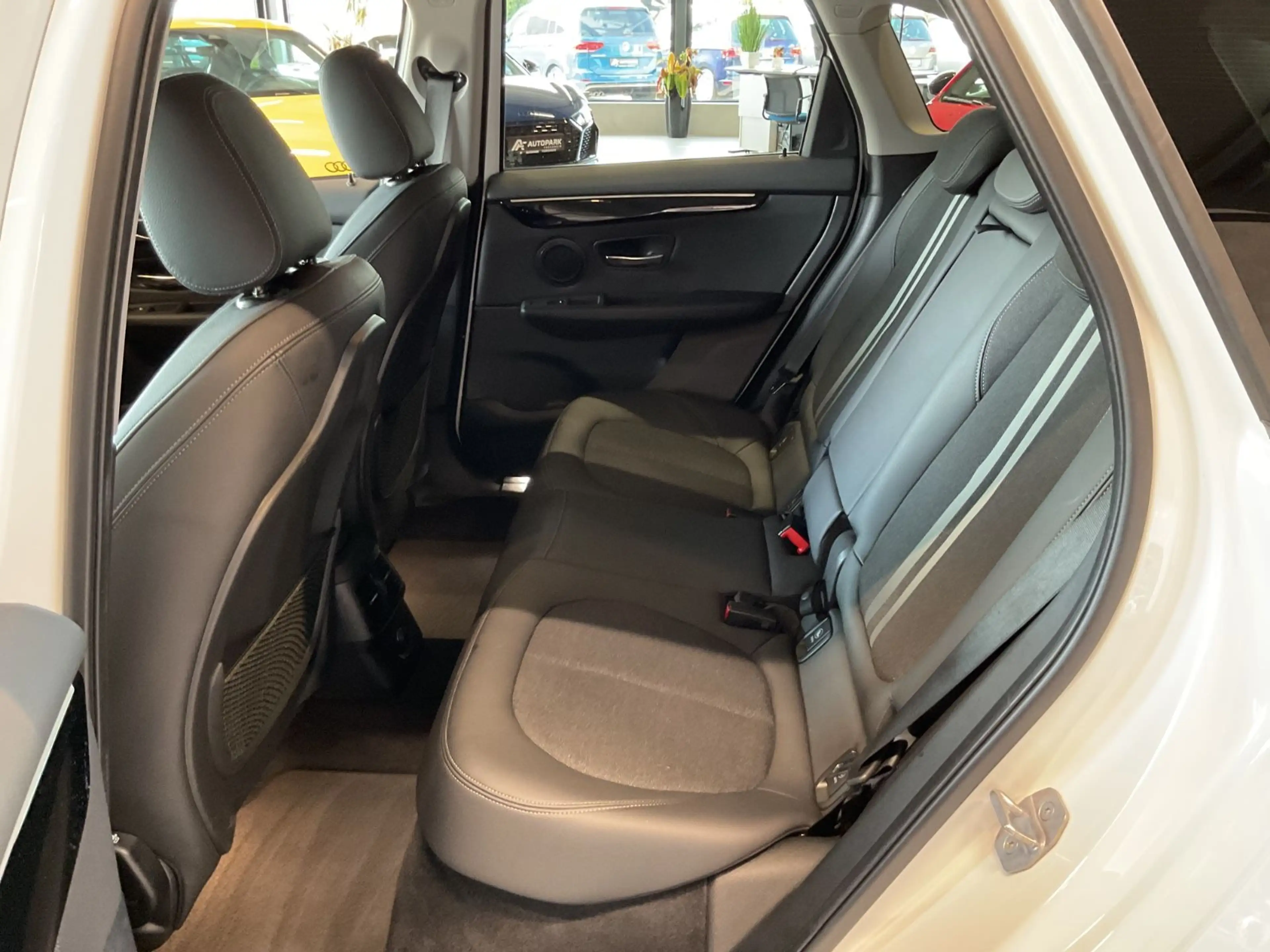 BMW 225 xe Sport Line Alu LED Navi PDC Sitzheizung — photo 12