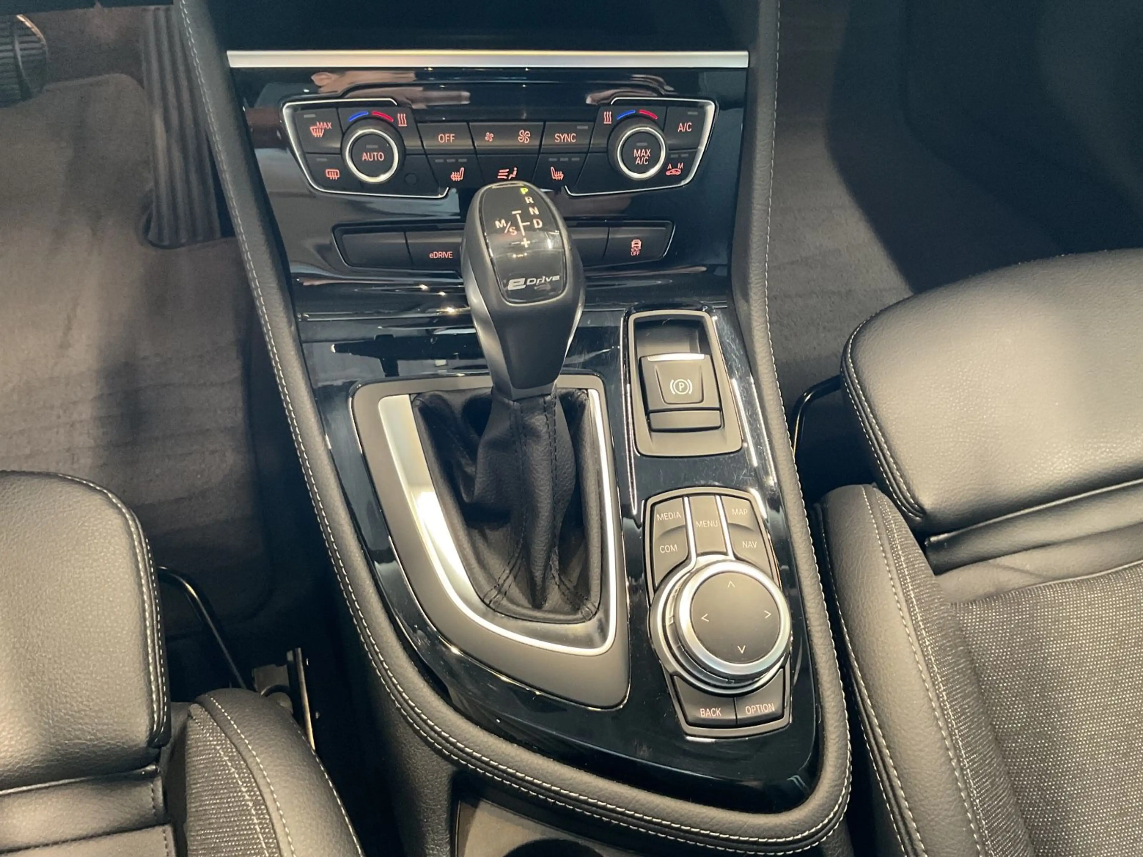 BMW 225 xe Sport Line Alu LED Navi PDC Sitzheizung — photo 9