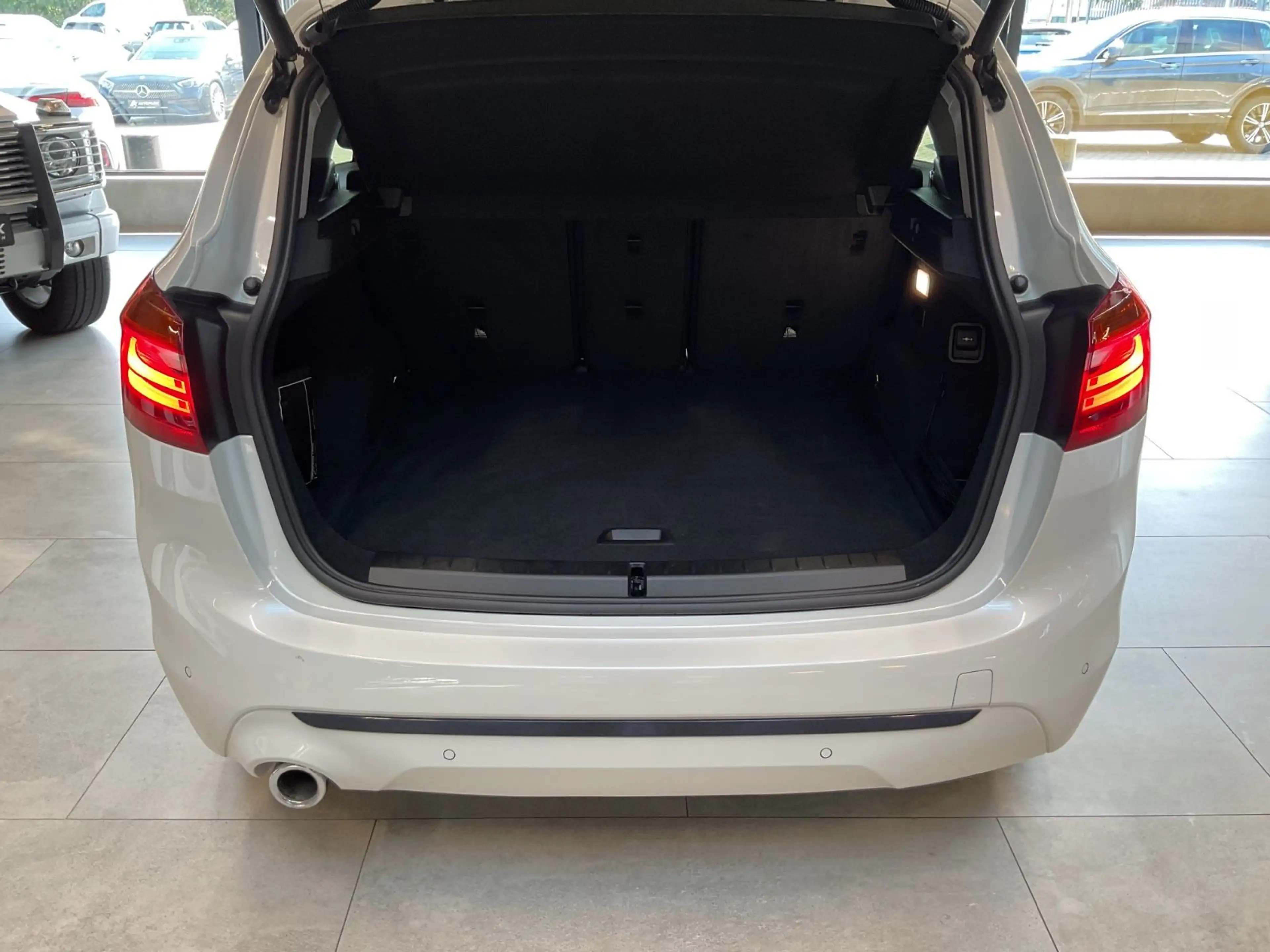 BMW 225 xe Sport Line Alu LED Navi PDC Sitzheizung — photo 14