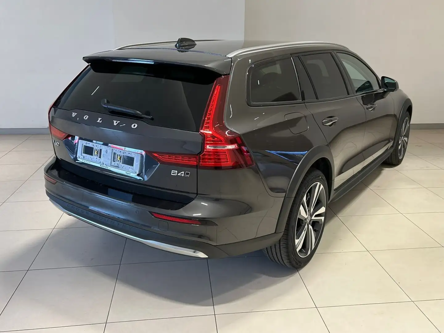 Volvo V60 Cross Country B4 (d) AWD automatico Plus Gris - 2