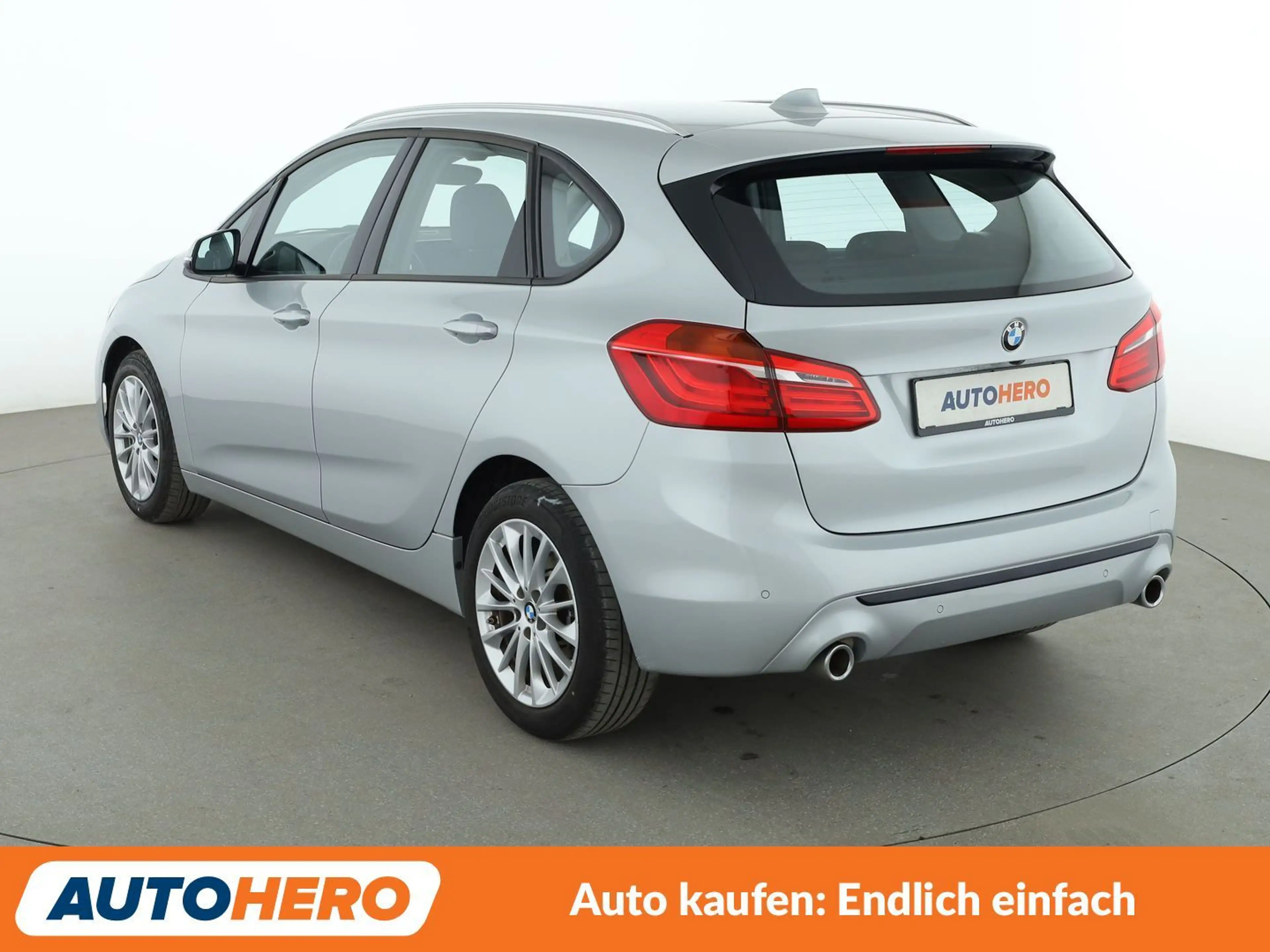 BMW 220 220d Active Tourer Sport Line Aut.*NAVI*LED*CAM* — photo 4