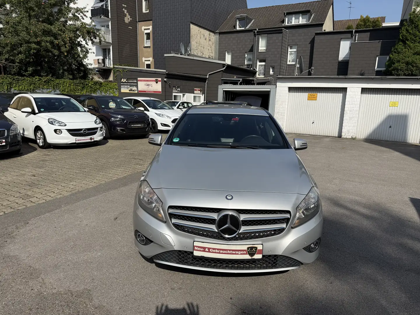 Mercedes-Benz A 180 BlueEfficiency 2.Hand, Navi, Klima, Einparkhilfe, Silber - 2