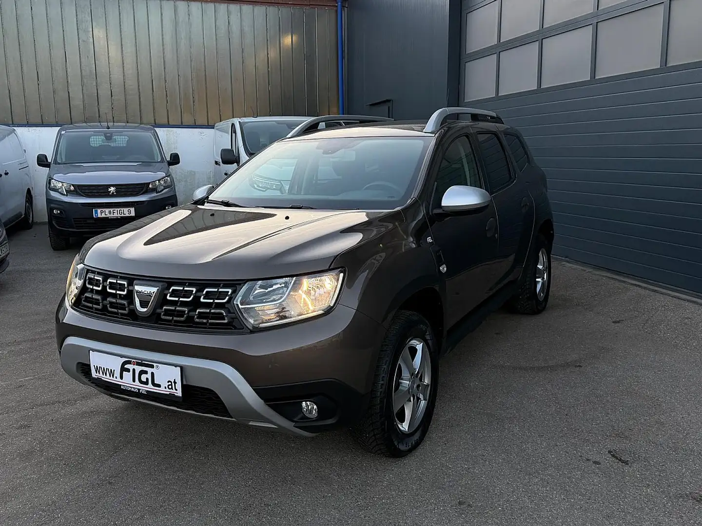 Dacia Duster dCi 115 S&S 4WD Prestige 8-fach bereift Braun - 2