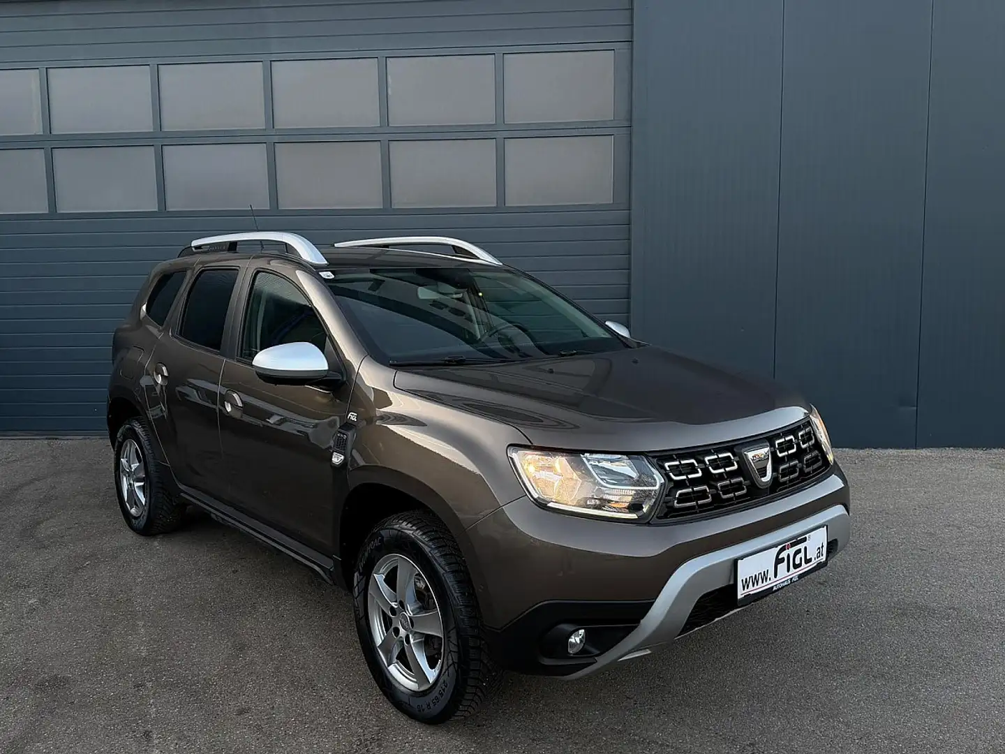 Dacia Duster dCi 115 S&S 4WD Prestige 8-fach bereift Braun - 1