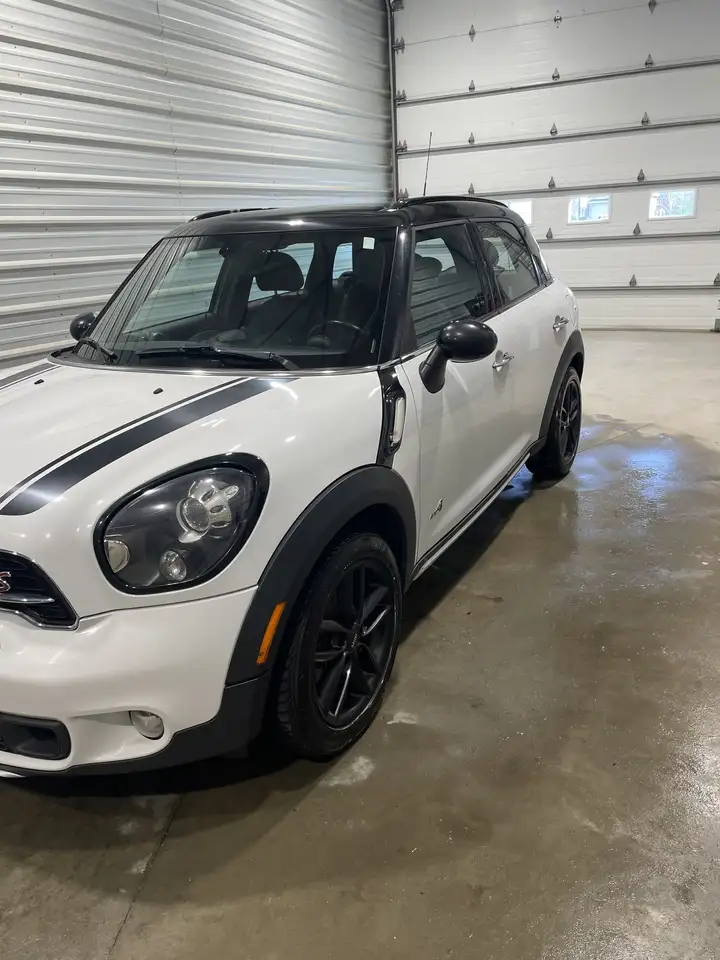 MINI Cooper Countryman снимка MINI Cooper Countryman