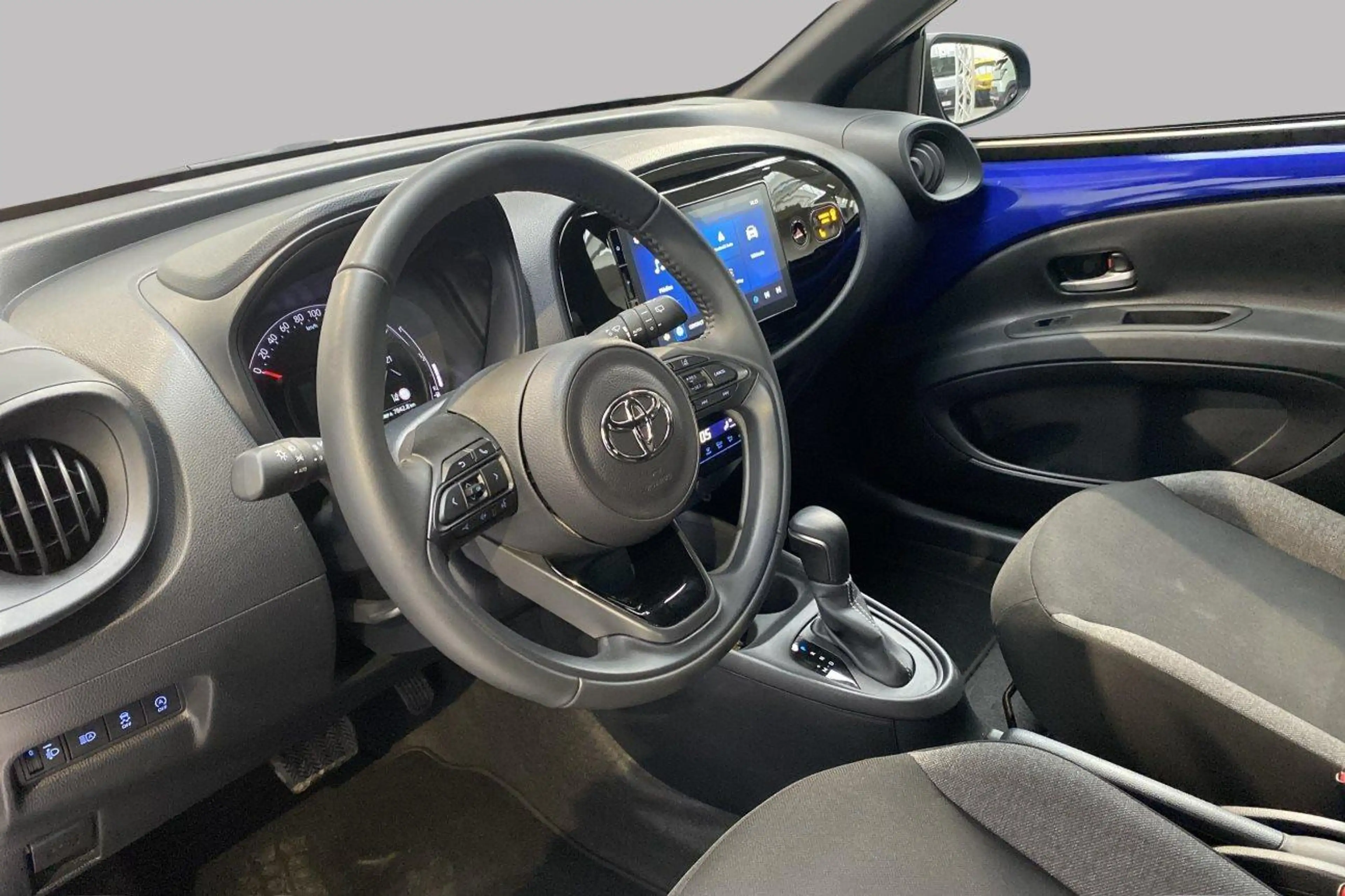 Toyota Aygo X Play 1.0i VVT-i CVT — photo 9