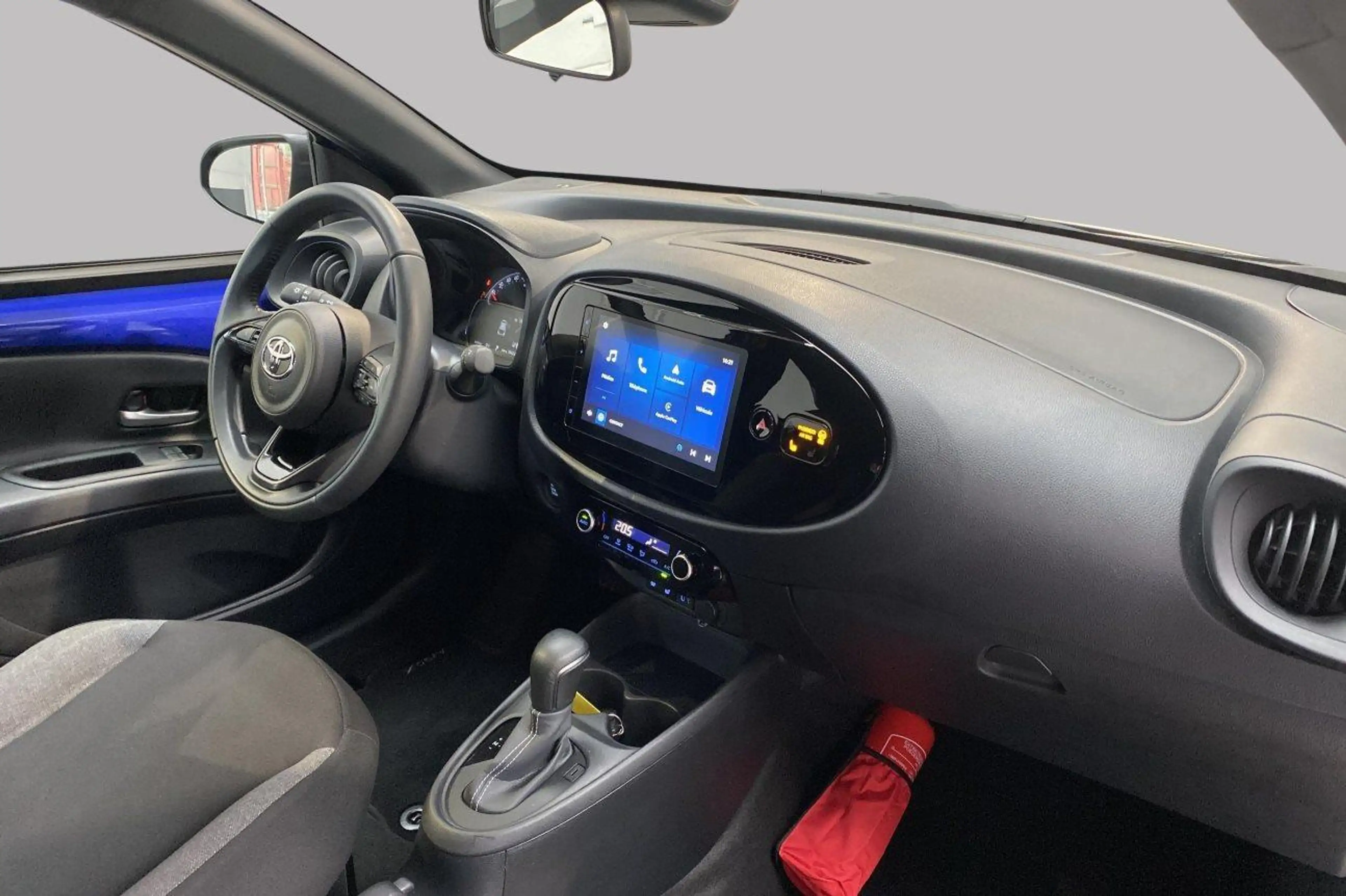 Toyota Aygo X Play 1.0i VVT-i CVT — photo 2