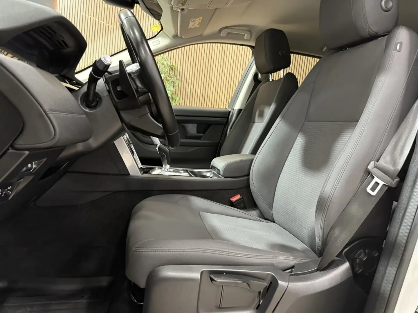 Land Rover Discovery Sport 2.0D TD4 MHEV Standard AWD Auto 163 Blanc - 2