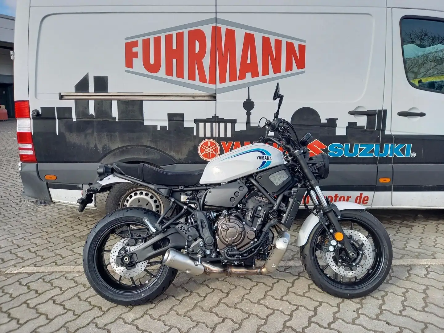 Yamaha XSR 700 Modell 2022 *ABS/auch A2 White - 1