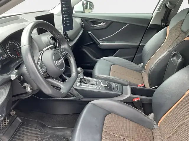 Audi Q2 view 8