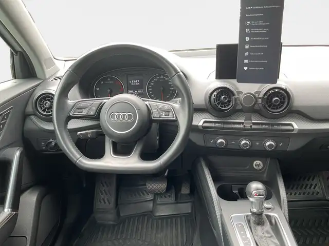 Audi Q2 view 9