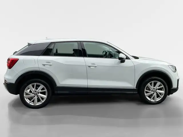 Audi Q2 view 6
