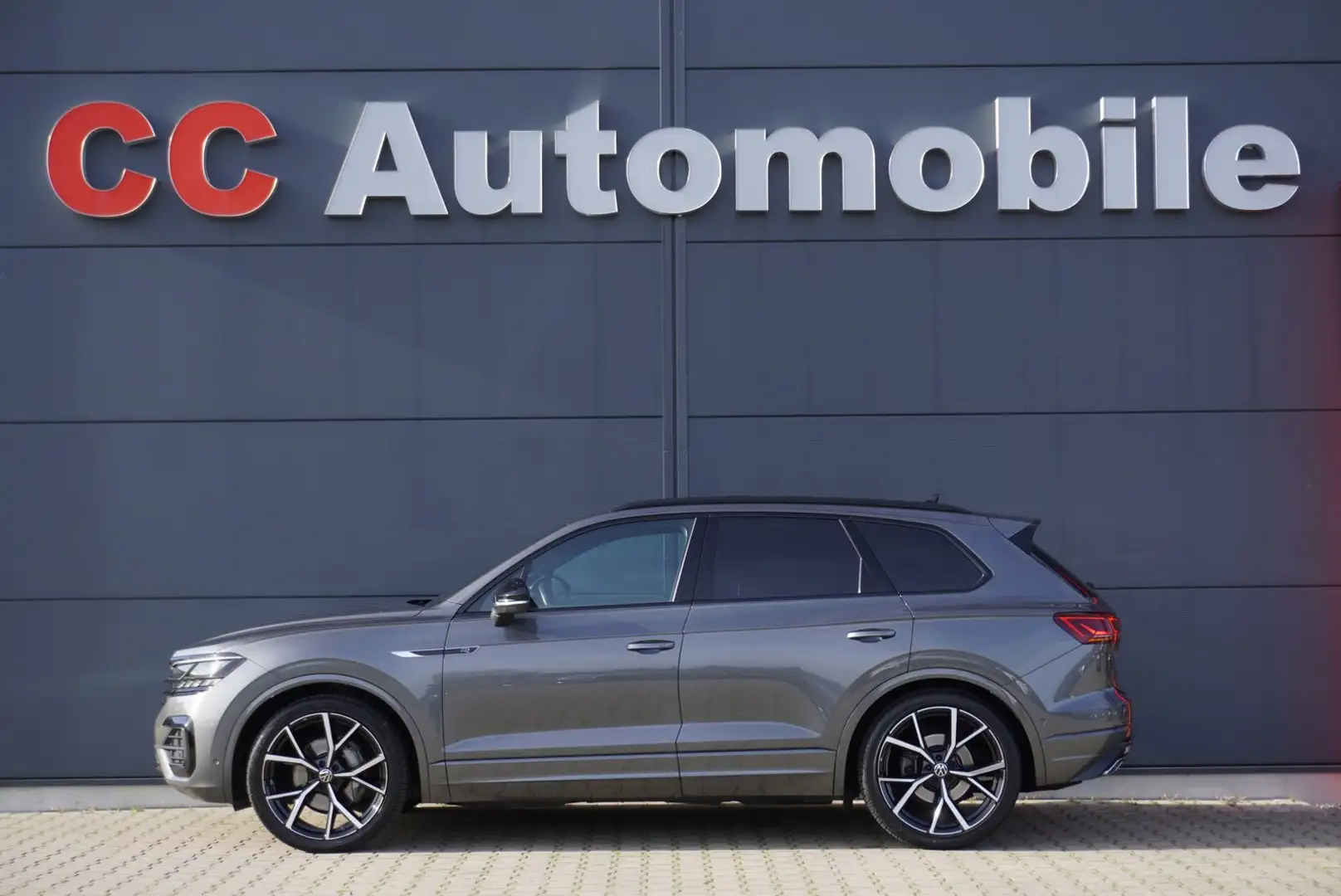 Volkswagen Touareg R-Line 4Motion+MegaVoll+UPE114.000+ Gris - 1