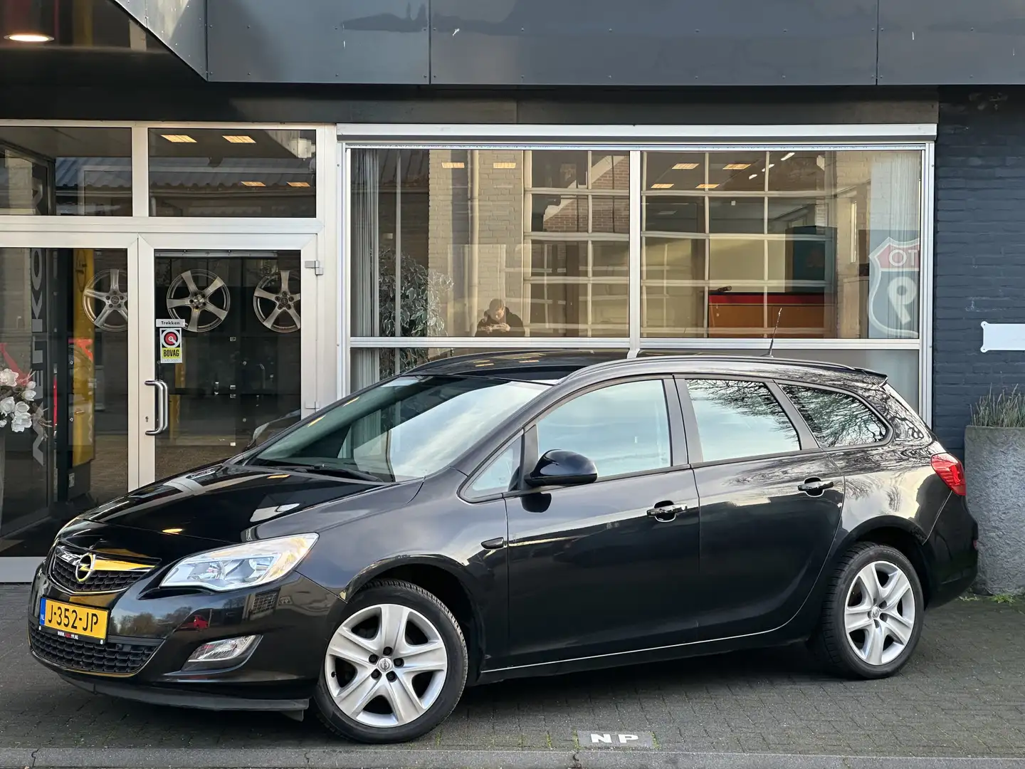 Opel Astra Sports Tourer 1.4 Turbo Edition TREKHAAK / NAVI / Nero - 1