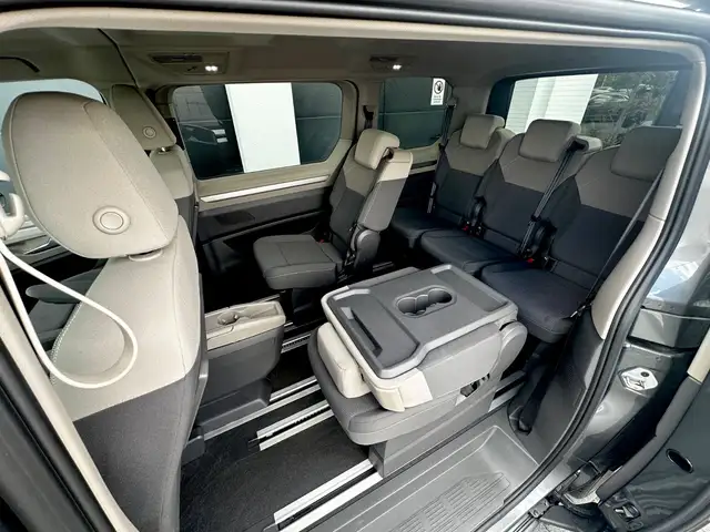 Volkswagen Multivan view 13